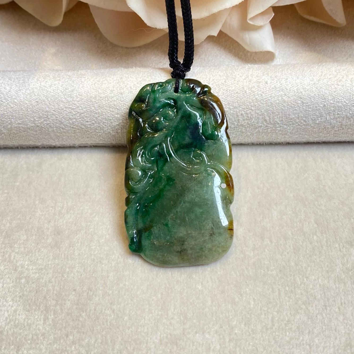 Natural Two-Tone Jade Hulu Pendant Carved with Ruyi & Bat (Fushu)