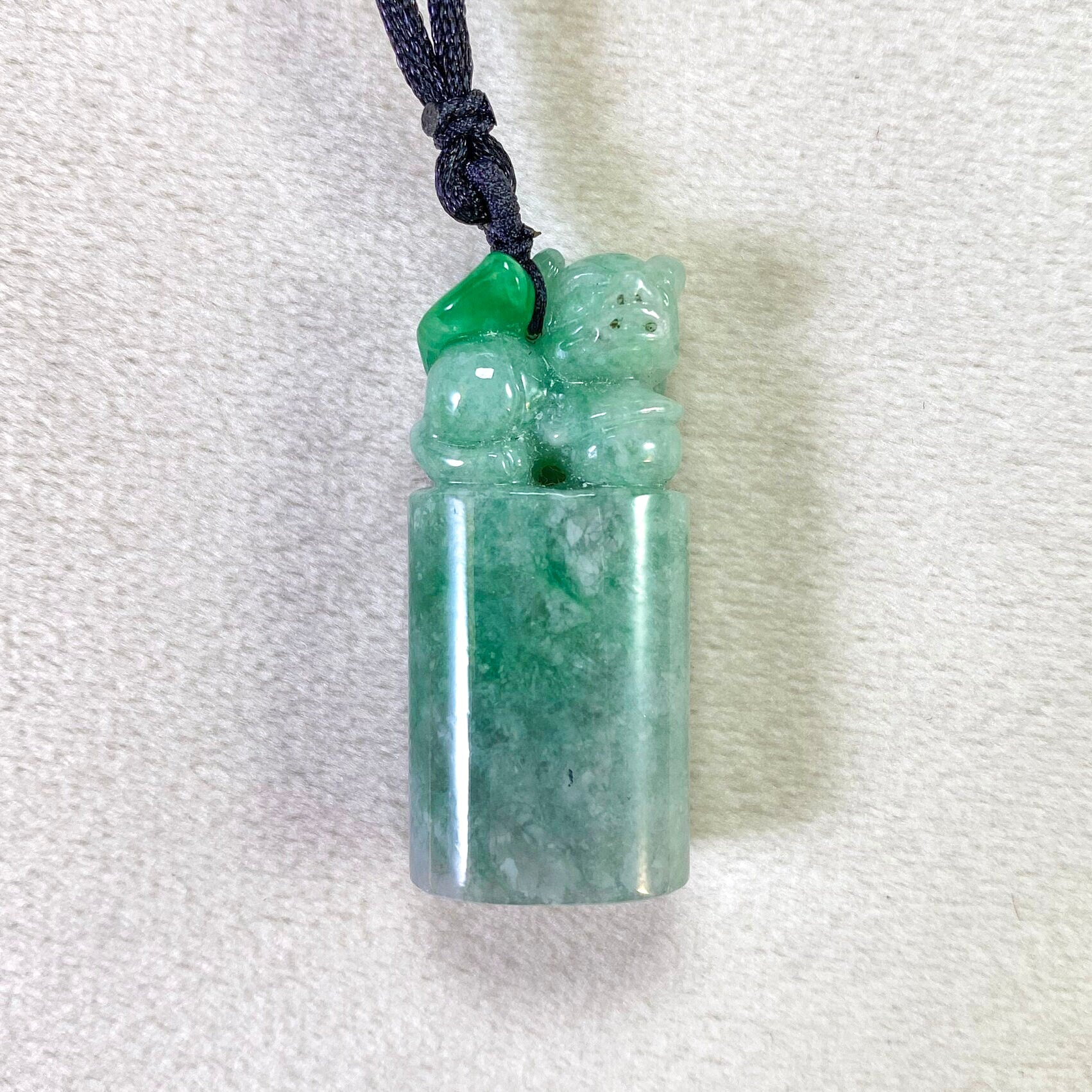 Exquisite Lion-Carved Green Jade Pendant with Flat Base Seal – Natural Burmese Jadeite