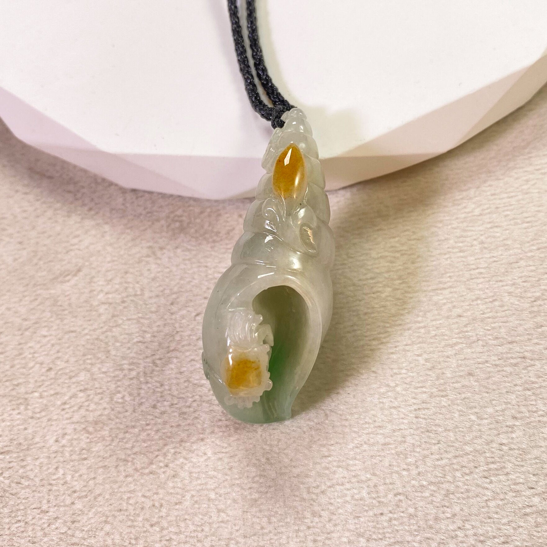 Gransky Tri-Colored Sea Shell Pendant - Handmade Ocean-Inspired Jewelry Gift