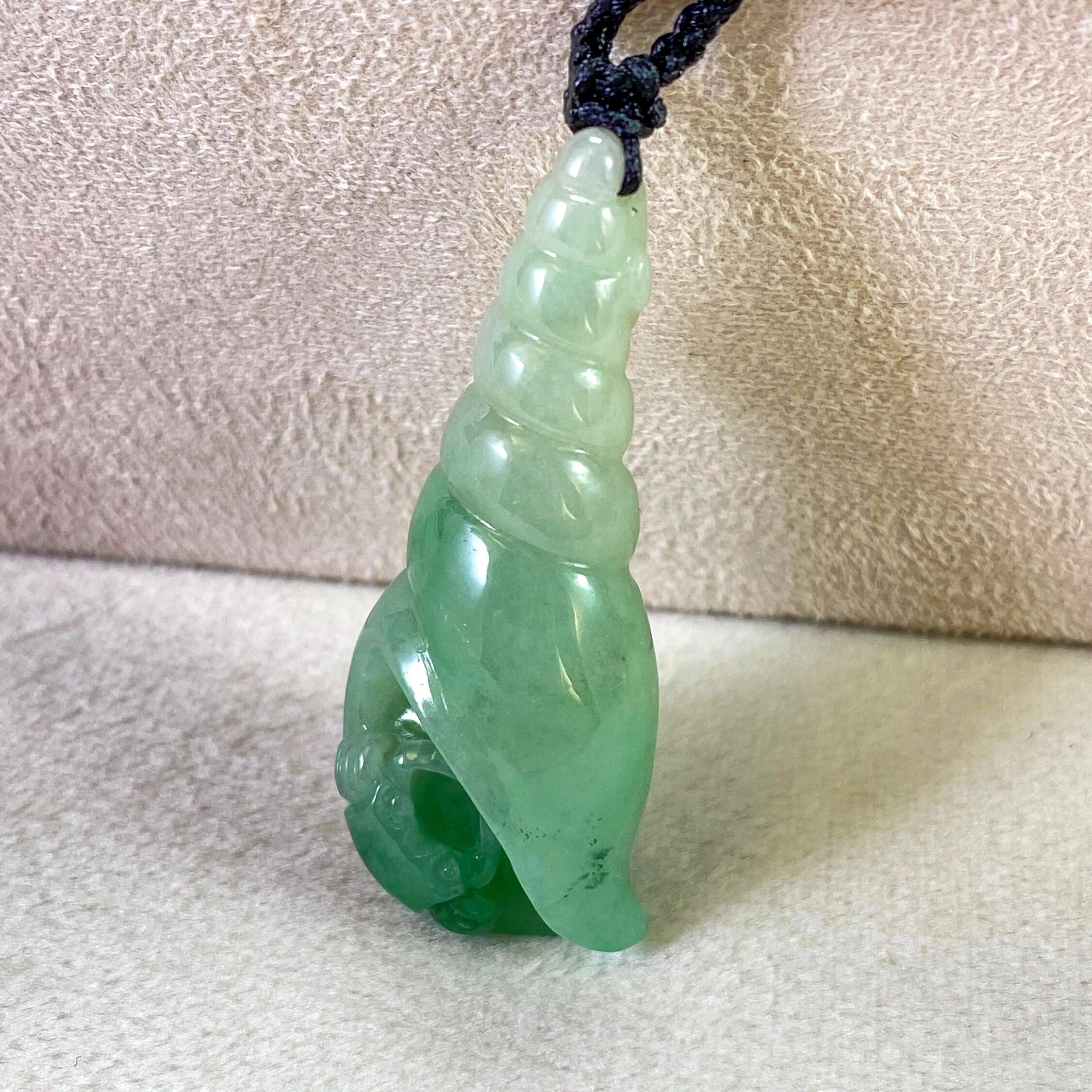 Gransky Tri-Colored Sea Shell Pendant - Handcrafted Ocean-Inspired Jewelry