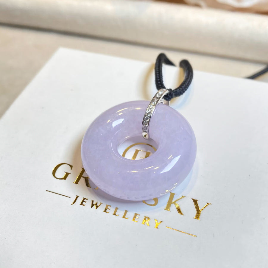 Gransky Purple Jade Pendant Necklace 29mm in 18k Gold with Diamond