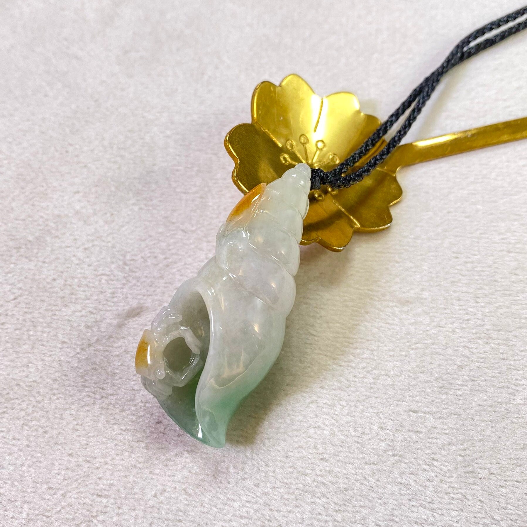 Gransky Tri-Colored Sea Shell Pendant - Handmade Ocean-Inspired Jewelry Gift