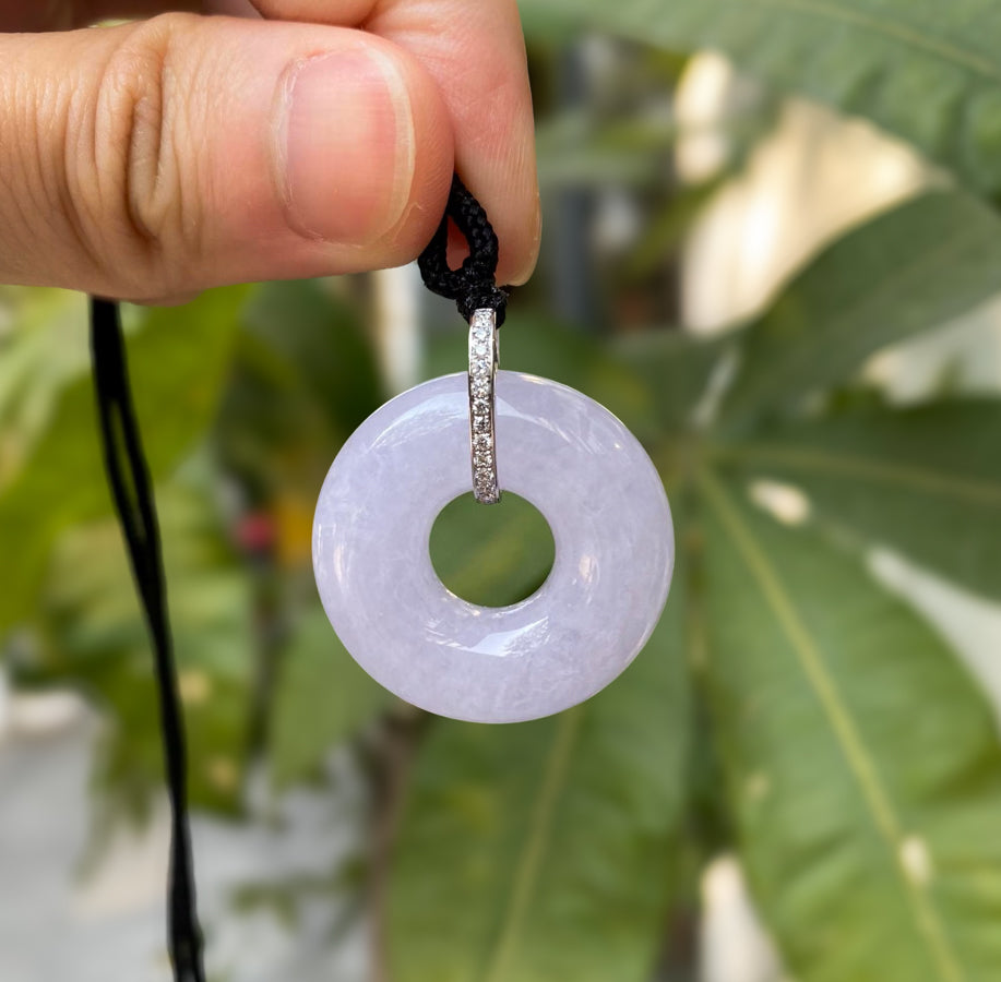 Gransky Purple Jade Pendant Necklace 29mm in 18k Gold with Diamond