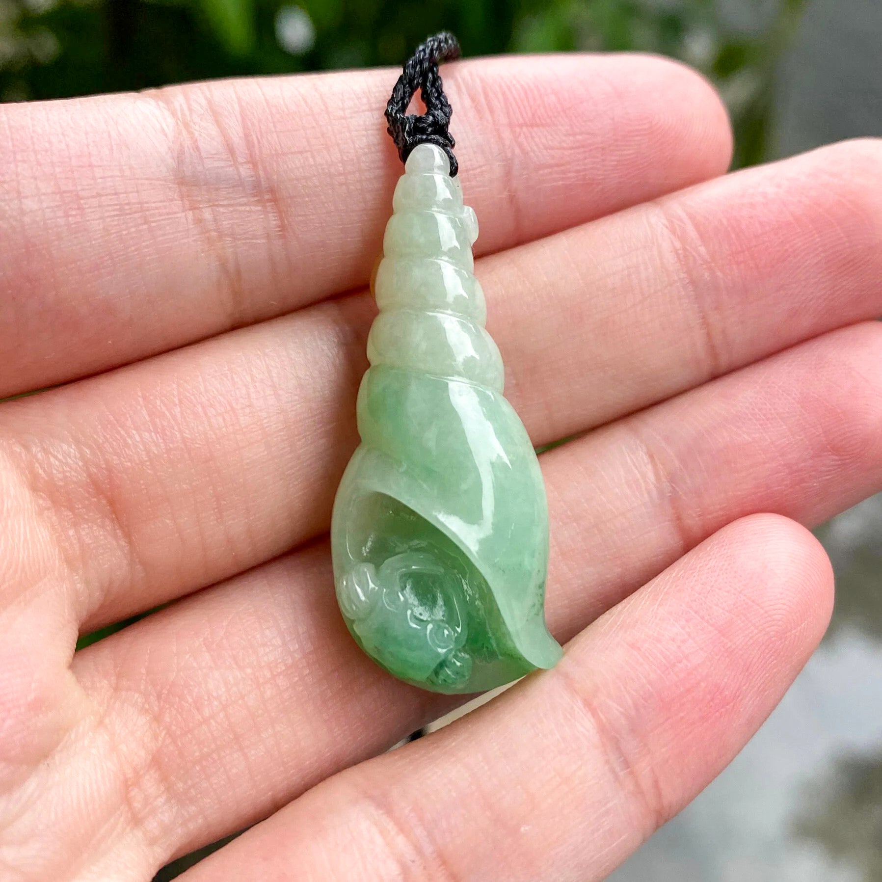 Gransky Tri-Colored Sea Shell Pendant - Handcrafted Ocean-Inspired Jewelry