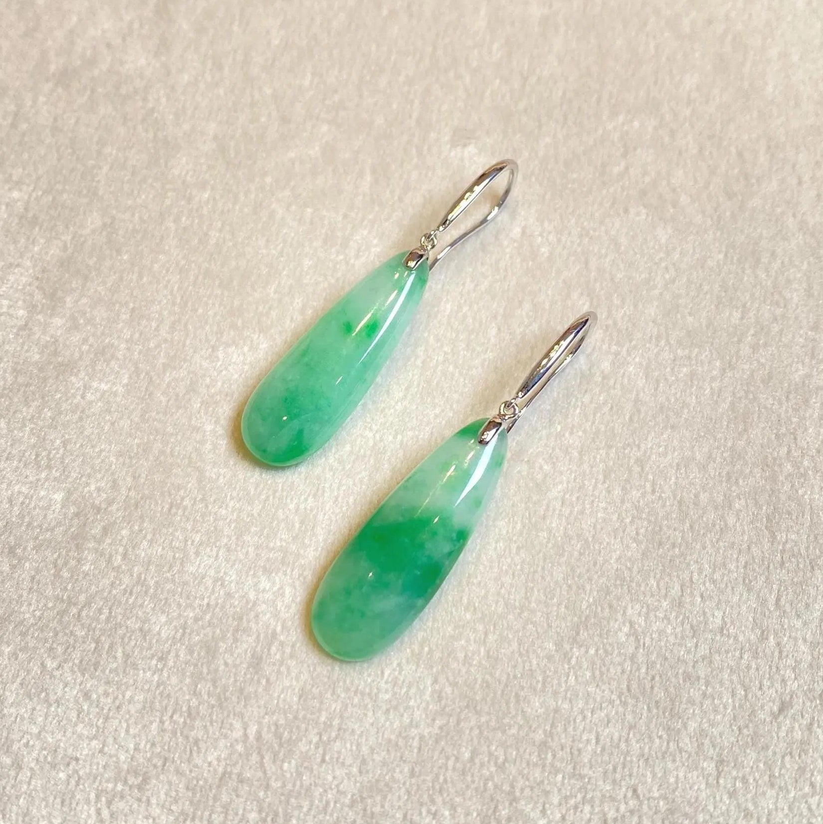 Apple Green Pear-Shaped Drop Jade Earrings in 18k White Gold