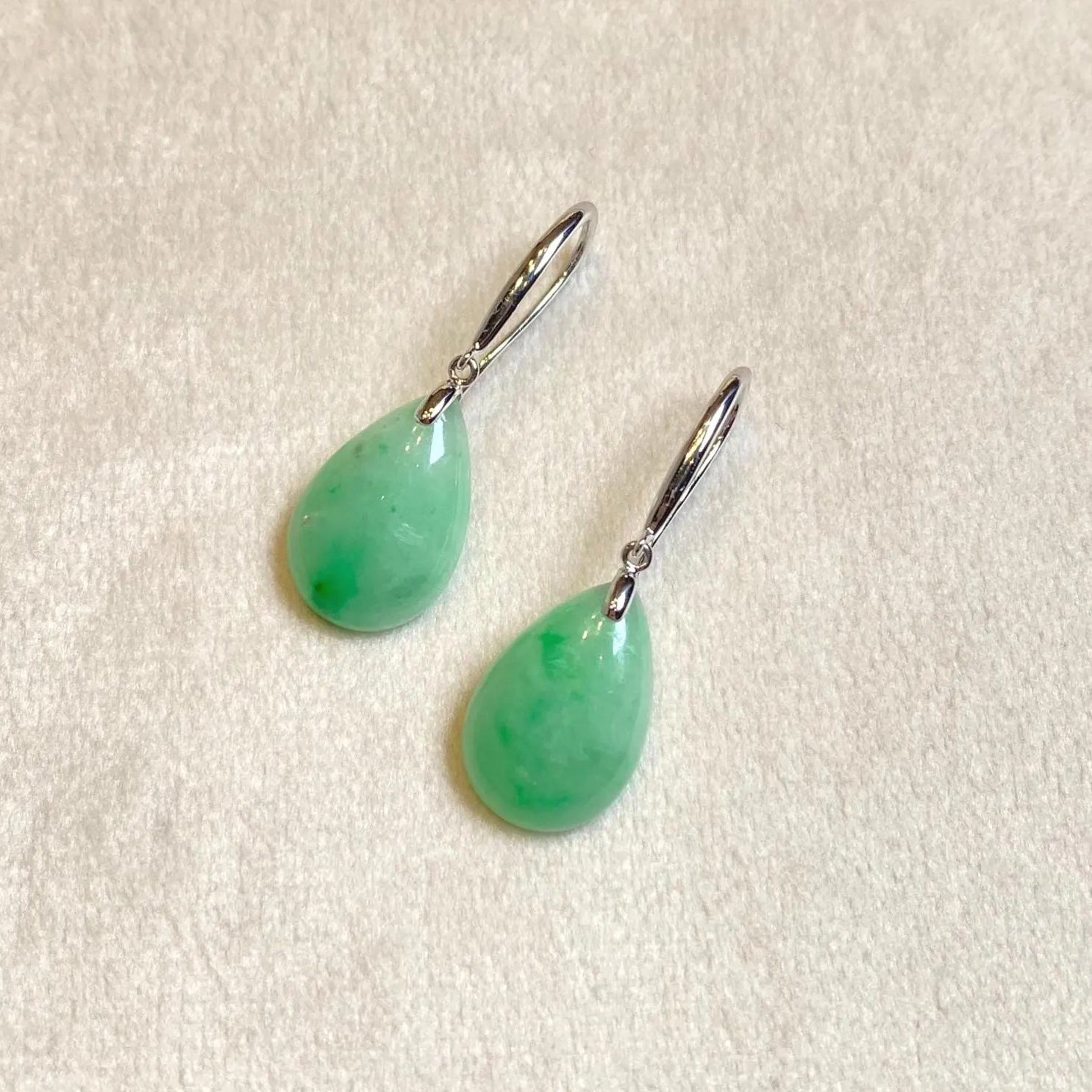 Apple Green Pear-Shaped Drop Jade Earrings in 18k White Gold