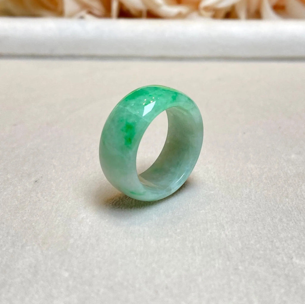 US9.25 Gransky Untreated Smooth Green Band Jade Ring