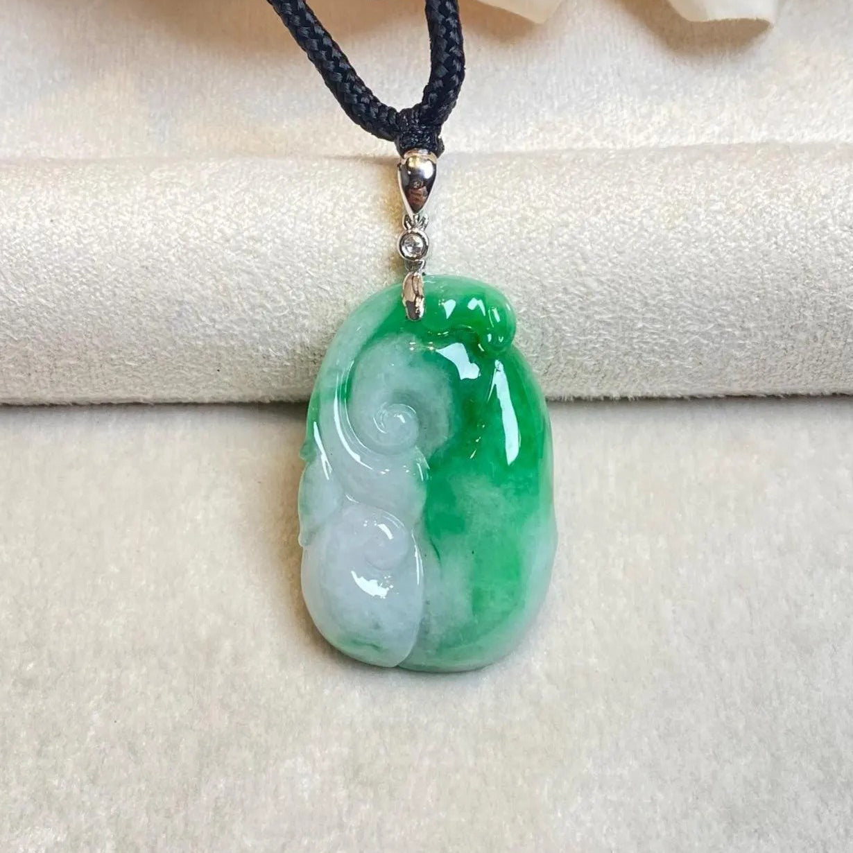 18K White Gold Ruyi Jade Pendant – Natural Burmese Jadeite & Diamonds