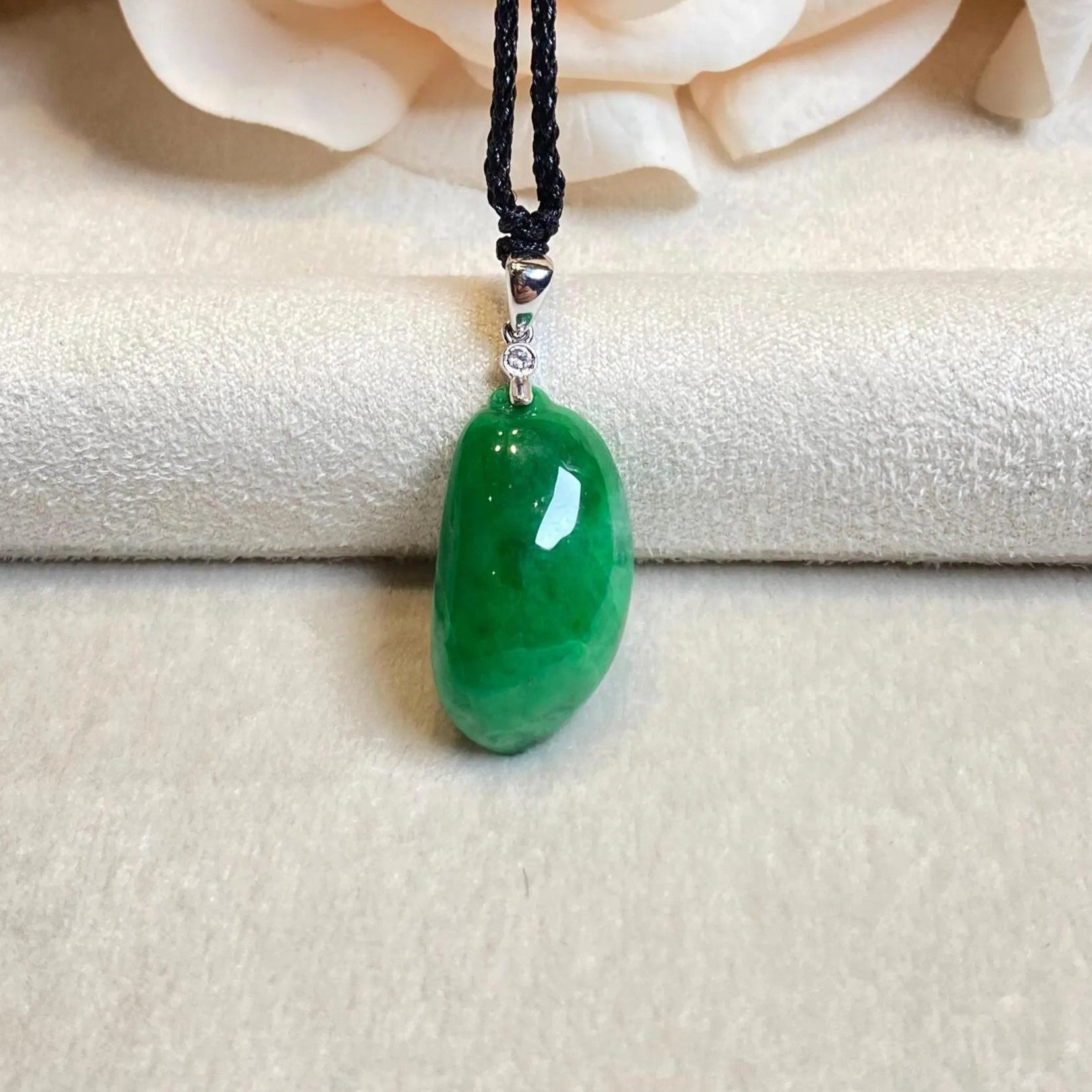 Handmade Carving Melon Shape Jade Pendant Necklace