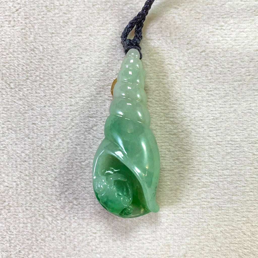 Gransky Tri-Colored Sea Shell Pendant - Handcrafted Ocean-Inspired Jewelry