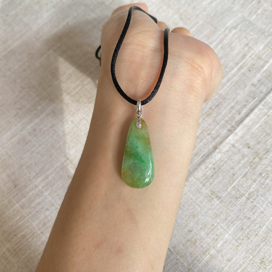 18K White Gold Bail Green Tear Drop Jade Pendant Necklace