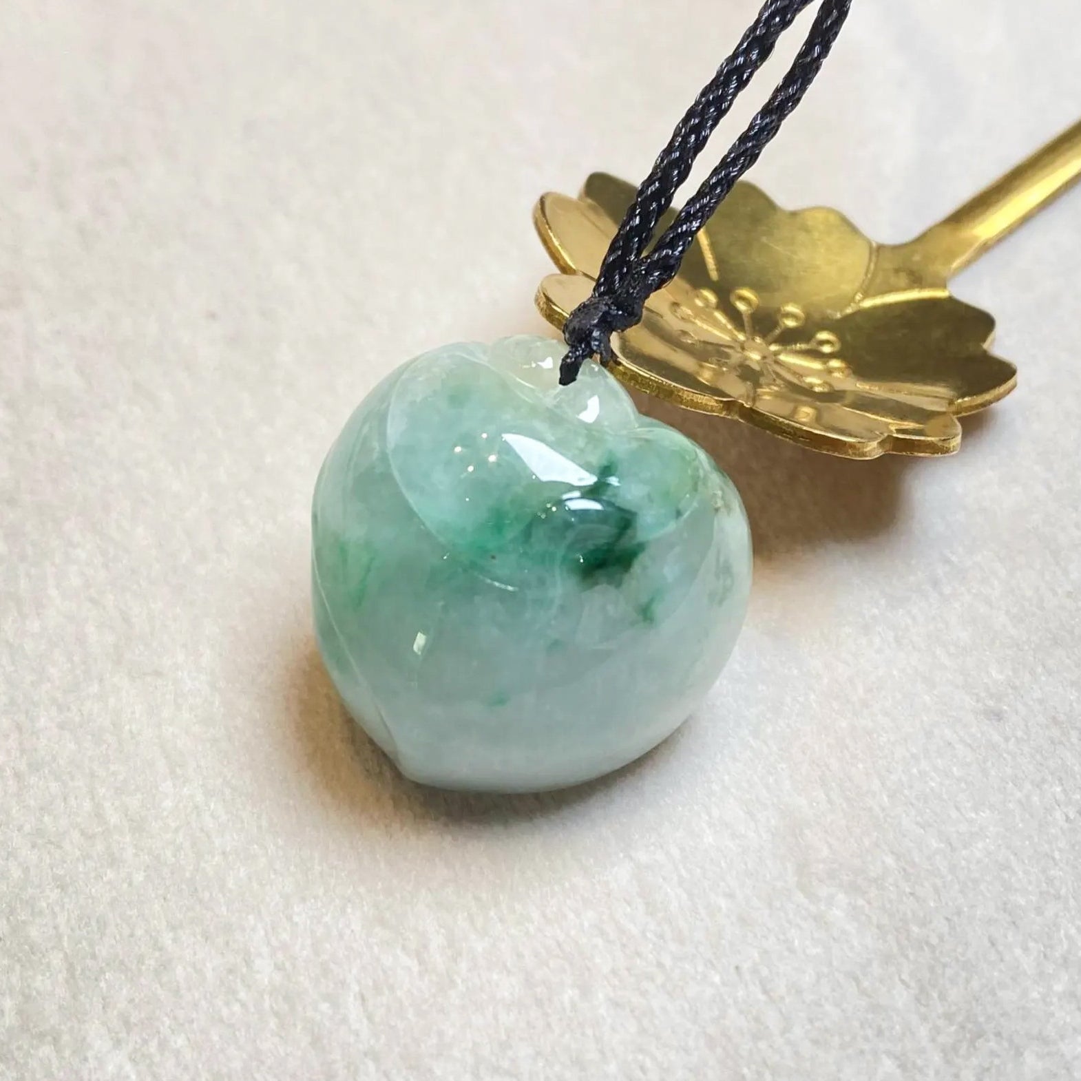Green Peach-Shaped Carved Jadeite Pendant Necklace