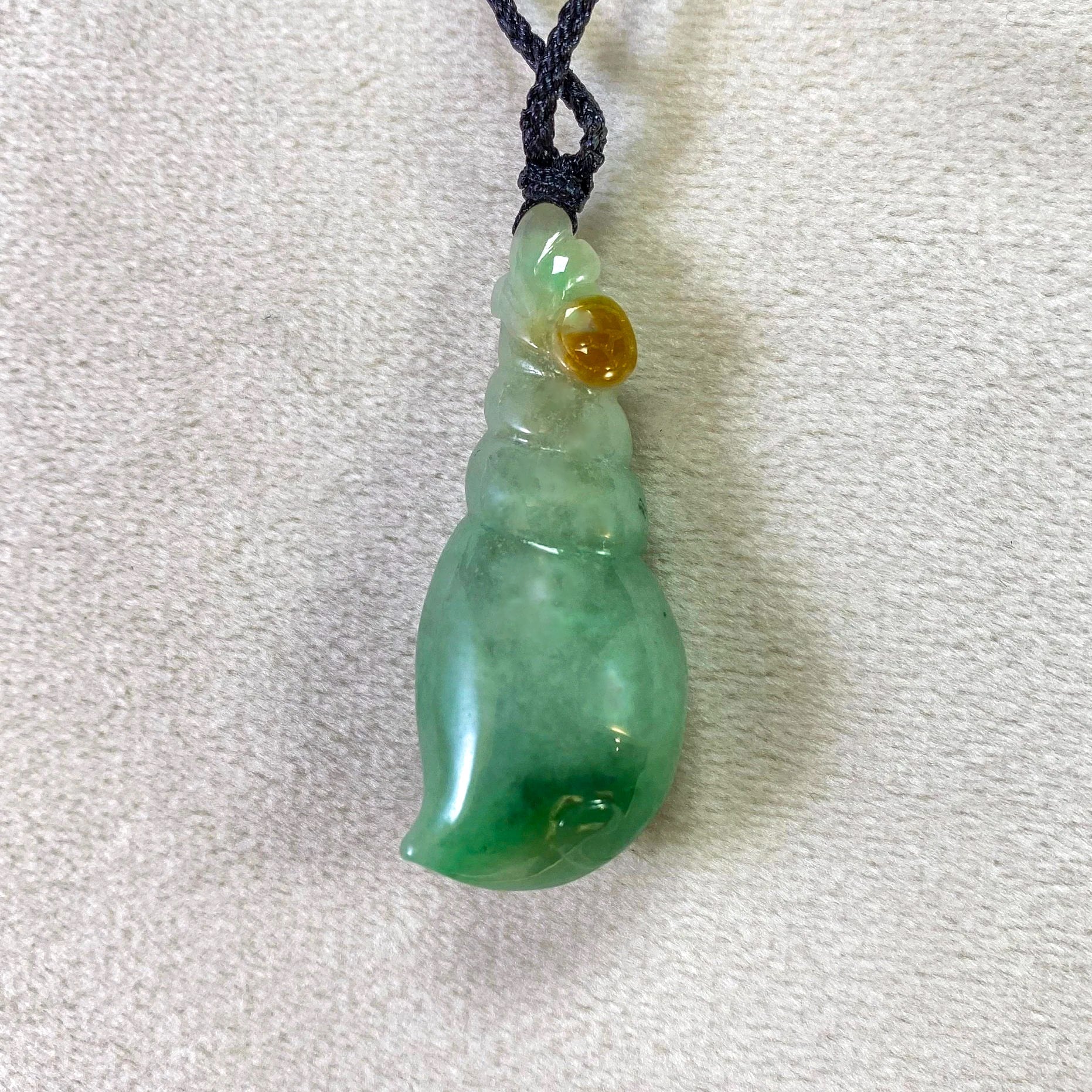 Gransky Tri-Colored Sea Shell Pendant - Handcrafted Ocean-Inspired Jewelry