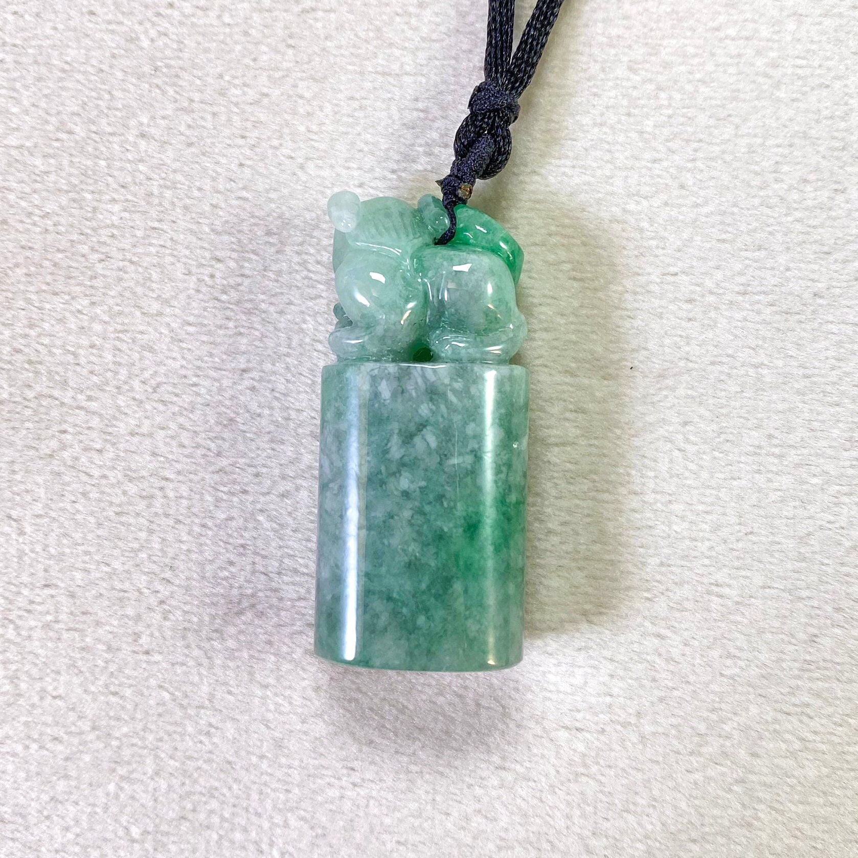 Exquisite Lion-Carved Green Jade Pendant with Flat Base Seal – Natural Burmese Jadeite