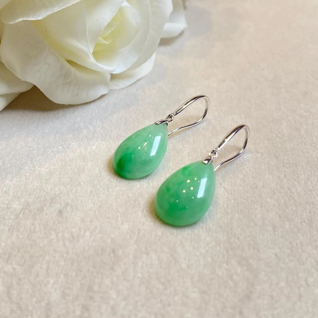 Apple Green Pear-Shaped Drop Jade Earrings in 18k White Gold