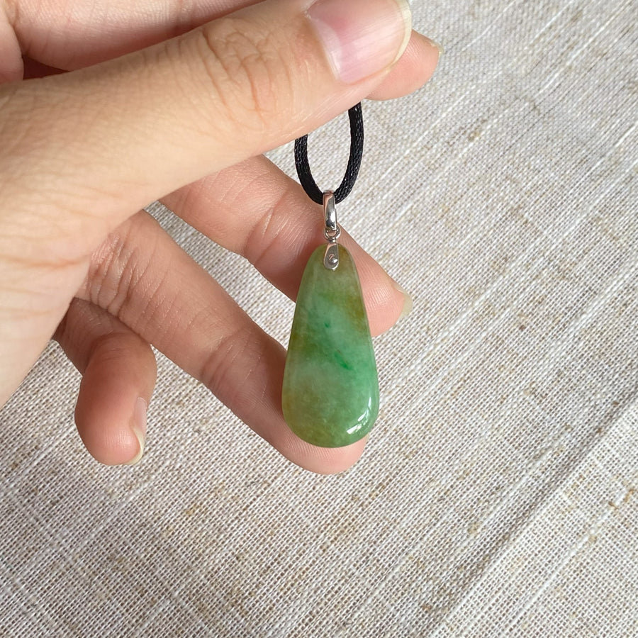 18K White Gold Bail Green Tear Drop Jade Pendant Necklace