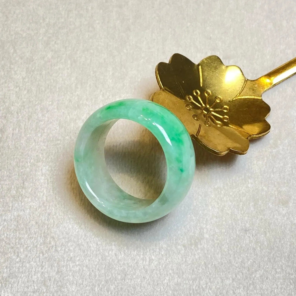 US9.25 Gransky Untreated Smooth Green Band Jade Ring