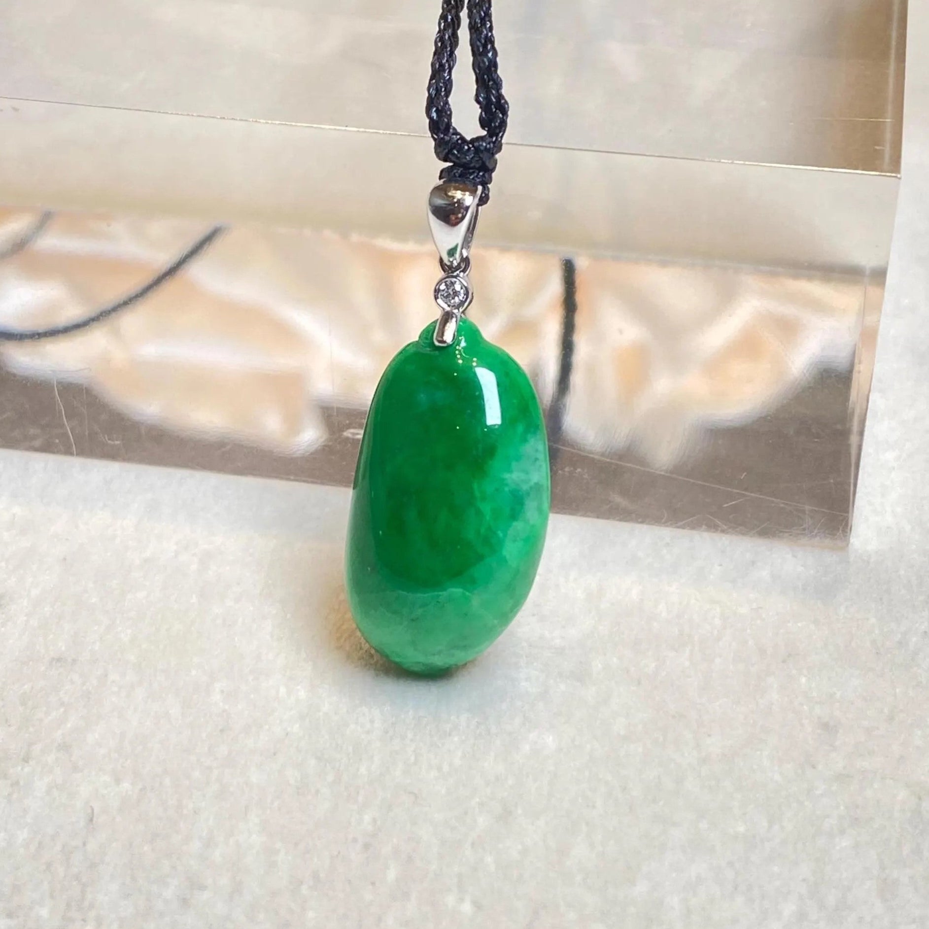 Handmade Carving Melon Shape Jade Pendant Necklace