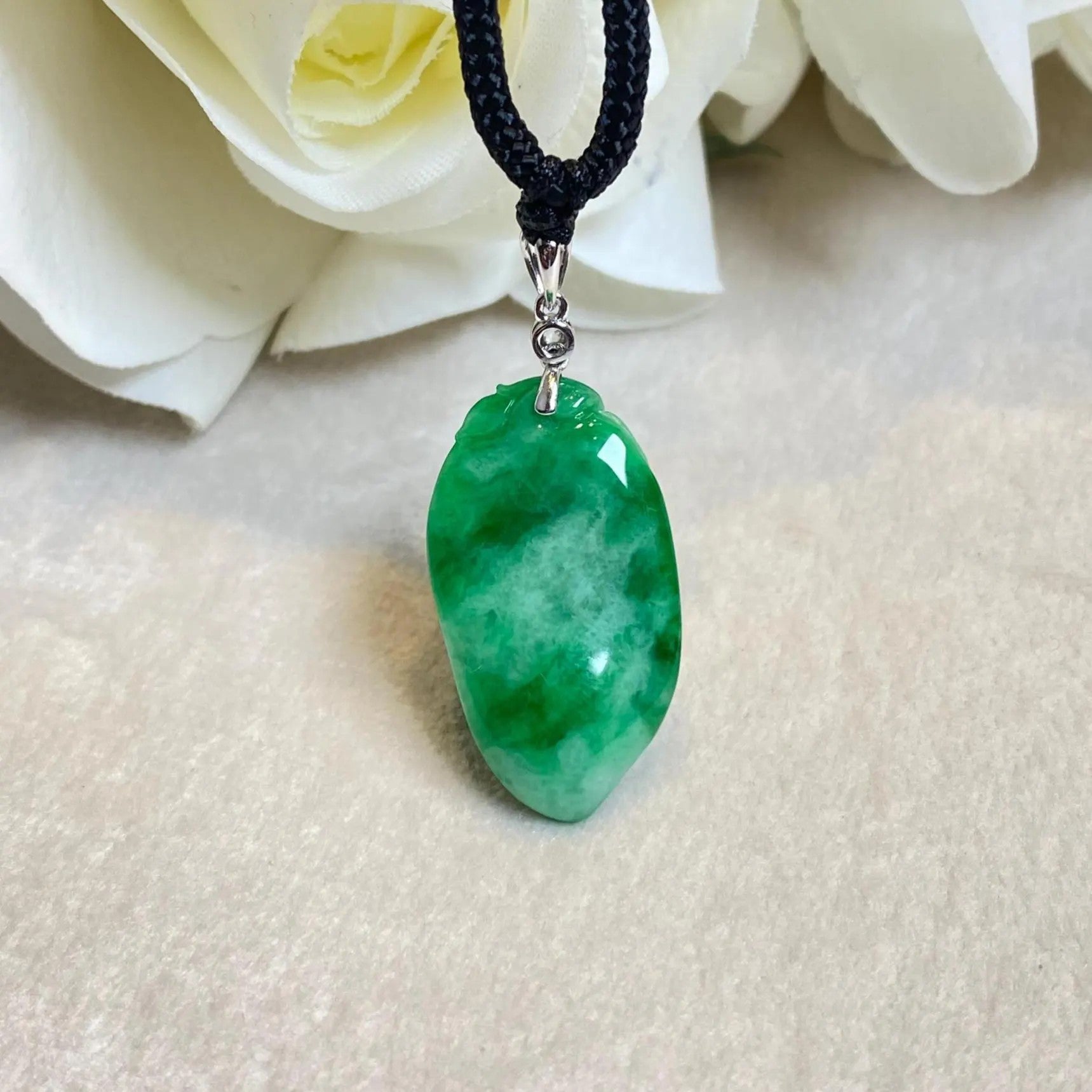 Vivid Green Burmese Jadeite Pepper Shape Pendant – 18K White Gold & Diamond