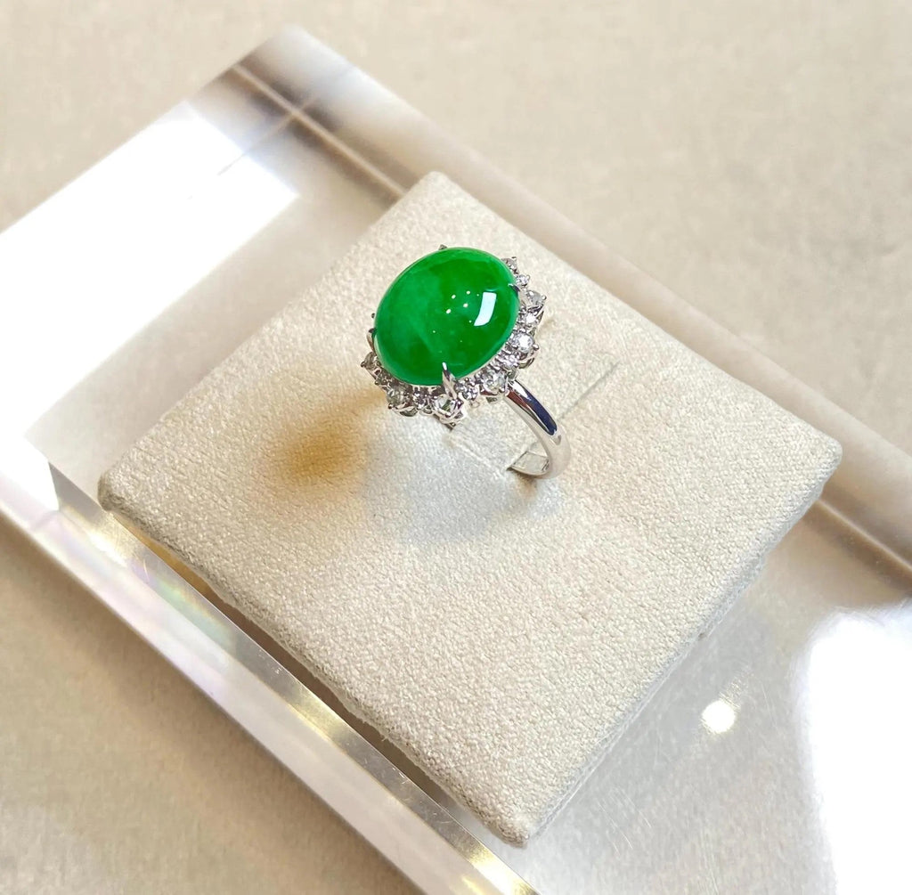 US6.25 Bright Apple Green Cabochon Jadeite Ring – 18k White Gold & Natural Diamonds