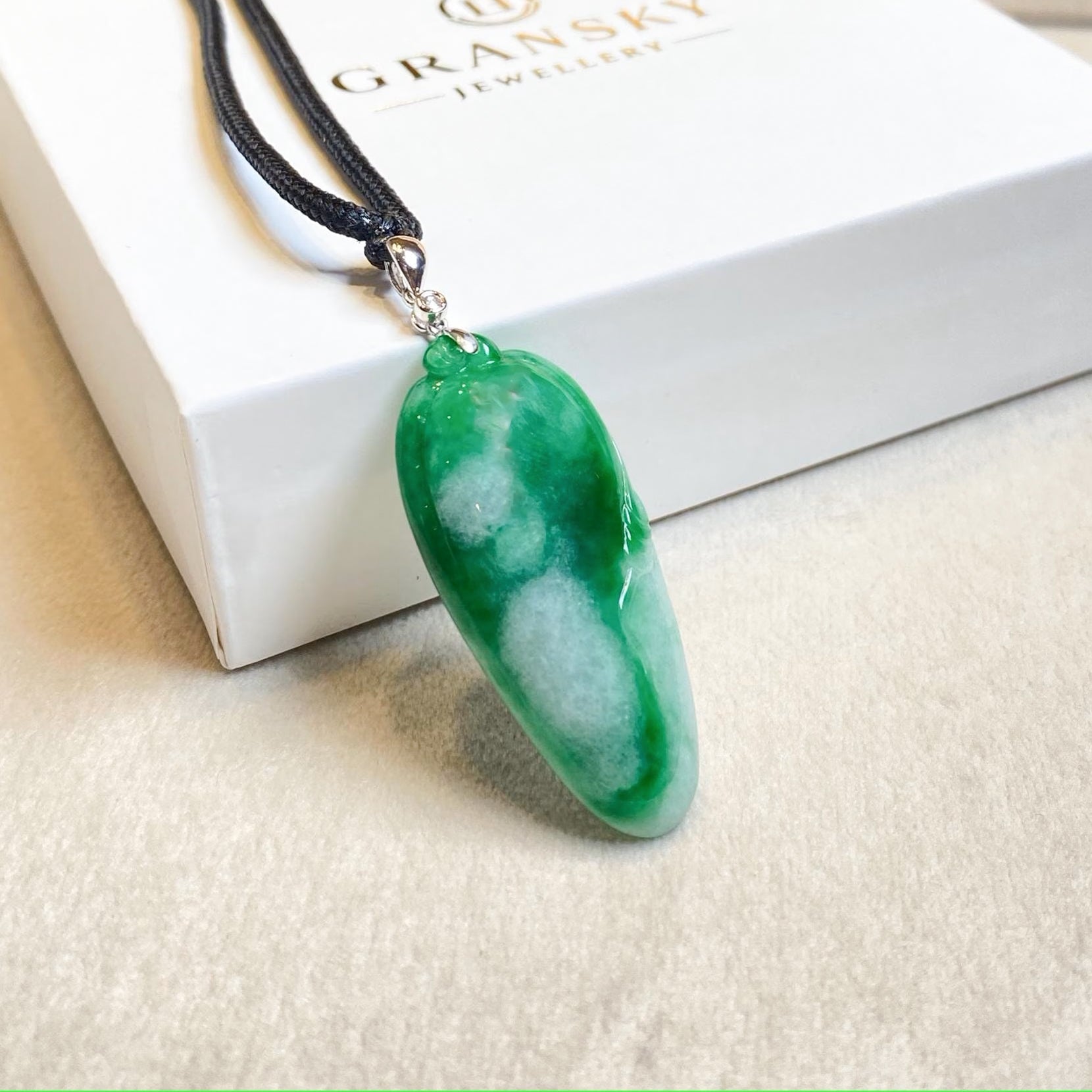 Handmade Carving Melon Shape Jade Pendant Necklace - 18k White Gold Bail & Diamond