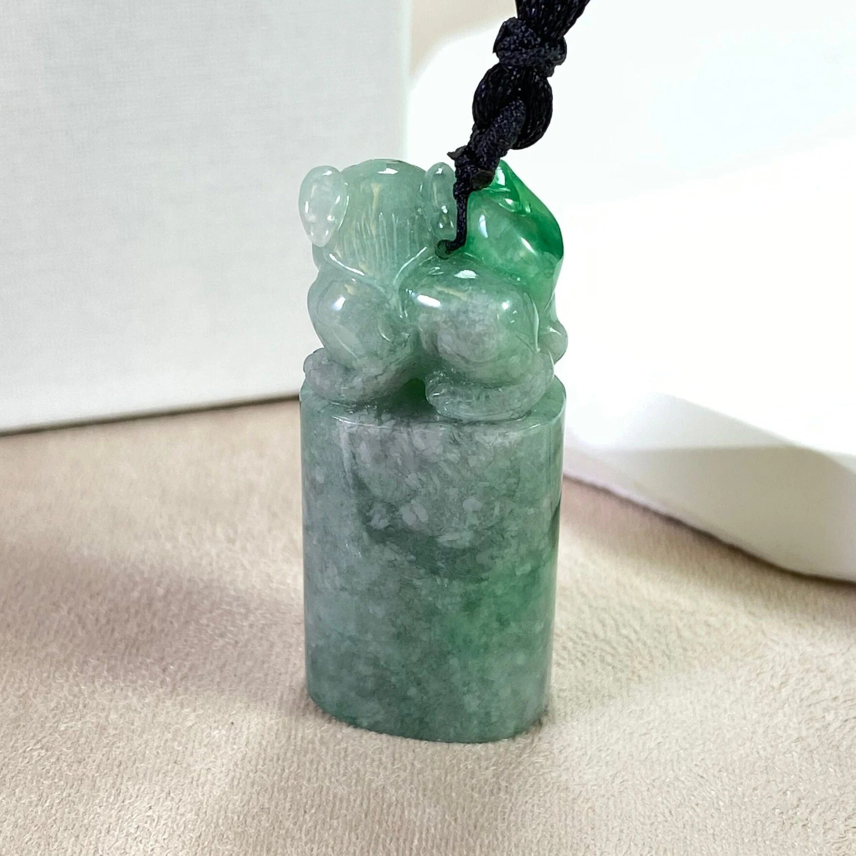 Exquisite Lion-Carved Green Jade Pendant with Flat Base Seal – Natural Burmese Jadeite