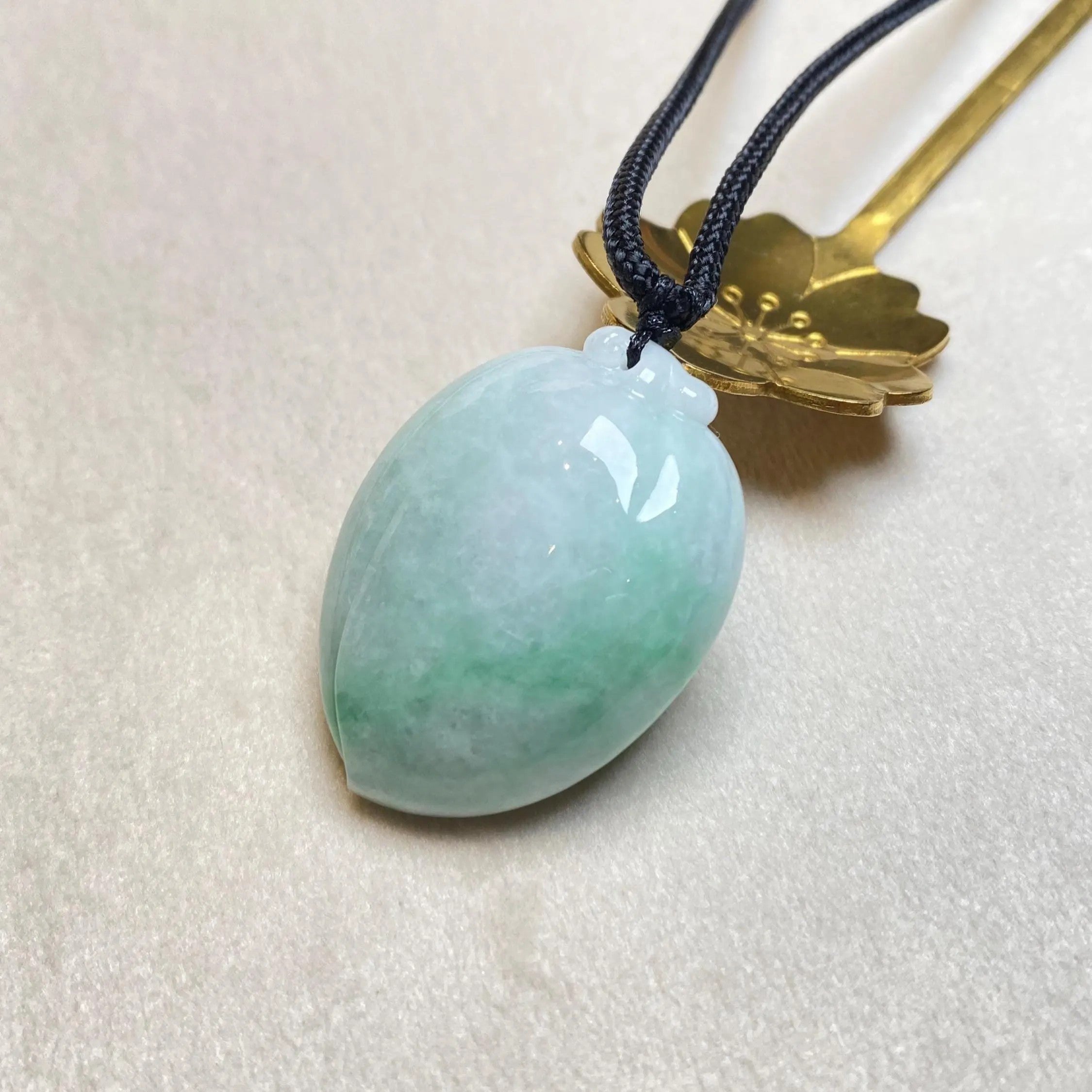 Green Peach-Shaped Carved Jadeite Pendant Necklace