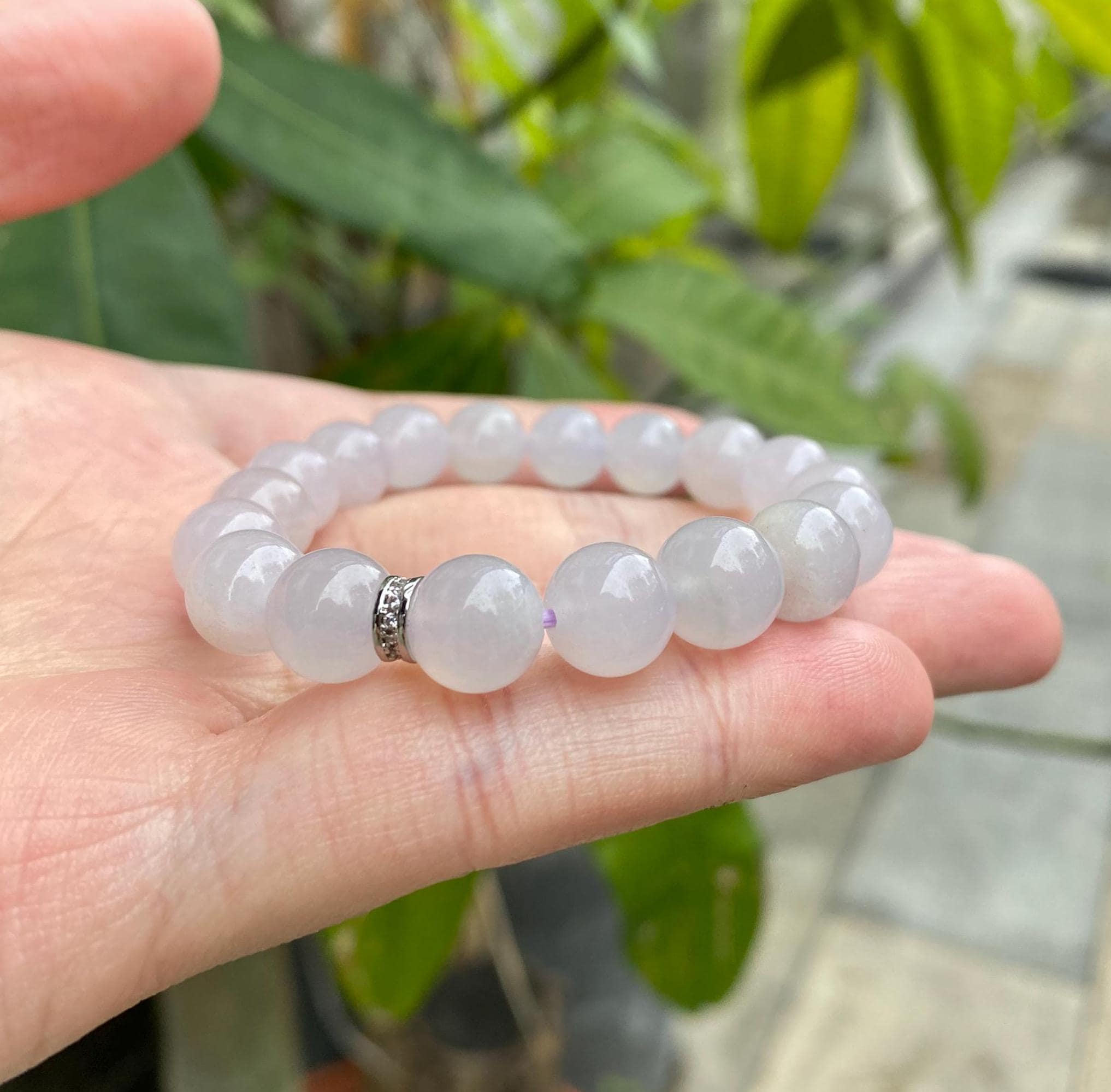 Stunning White Jadeite Beaded Bracelet – 9.5mm Translucent Jade Beads with Gold-Plated Diamond Partitions, 17cm Length