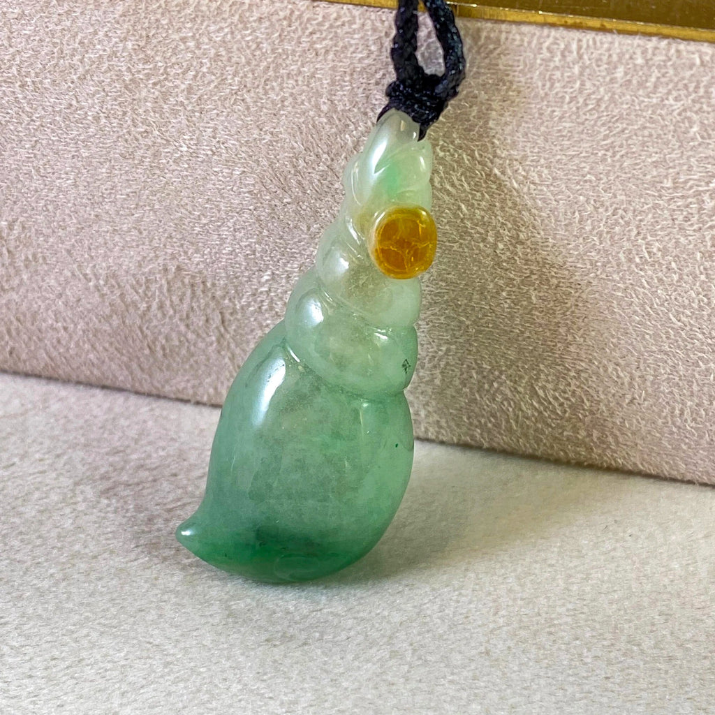 Gransky Tri-Colored Sea Shell Pendant - Handcrafted Ocean-Inspired Jewelry