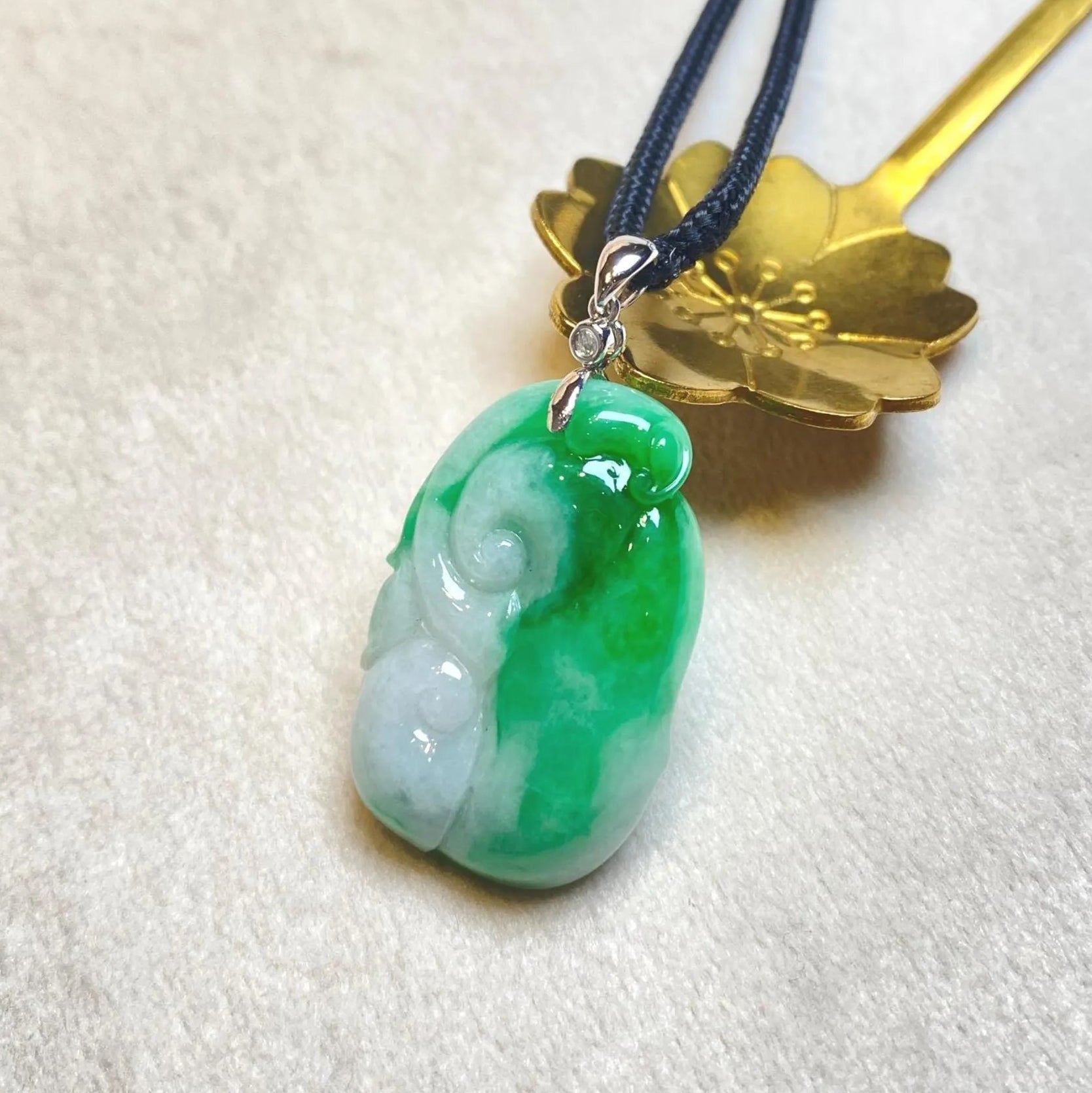 18K White Gold Ruyi Jade Pendant – Natural Burmese Jadeite & Diamonds
