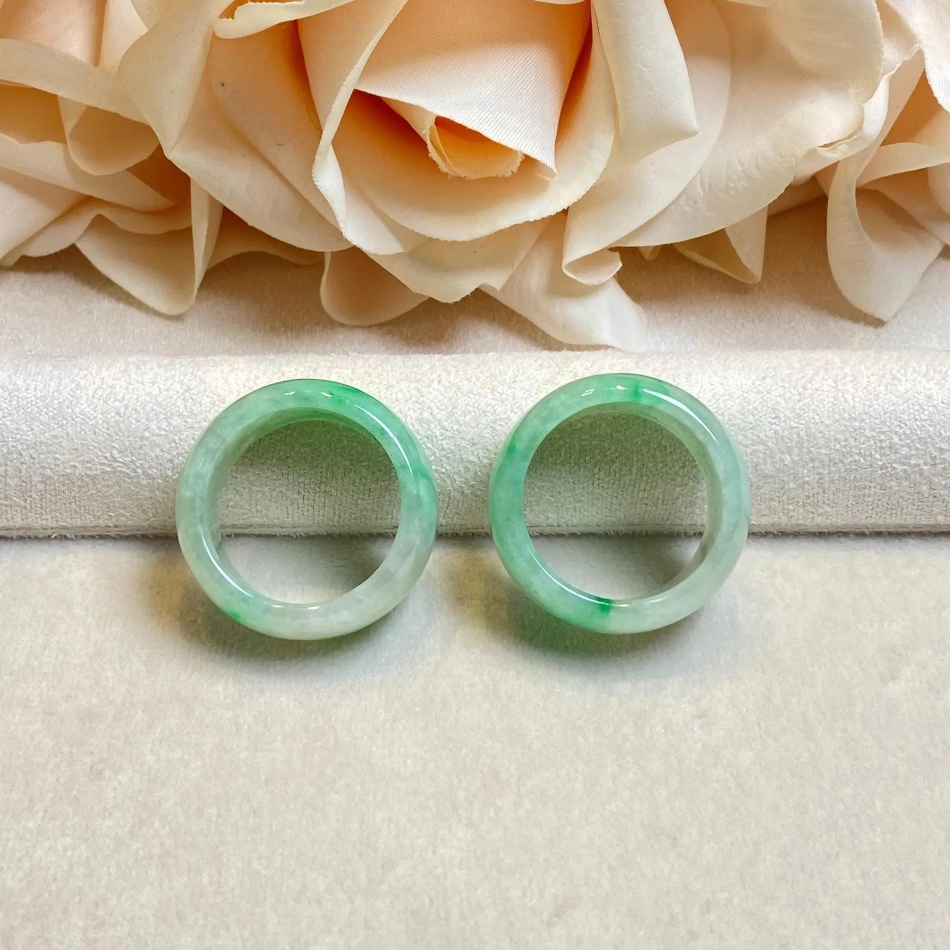 US9.25 Gransky Untreated Smooth Green Band Jade Ring