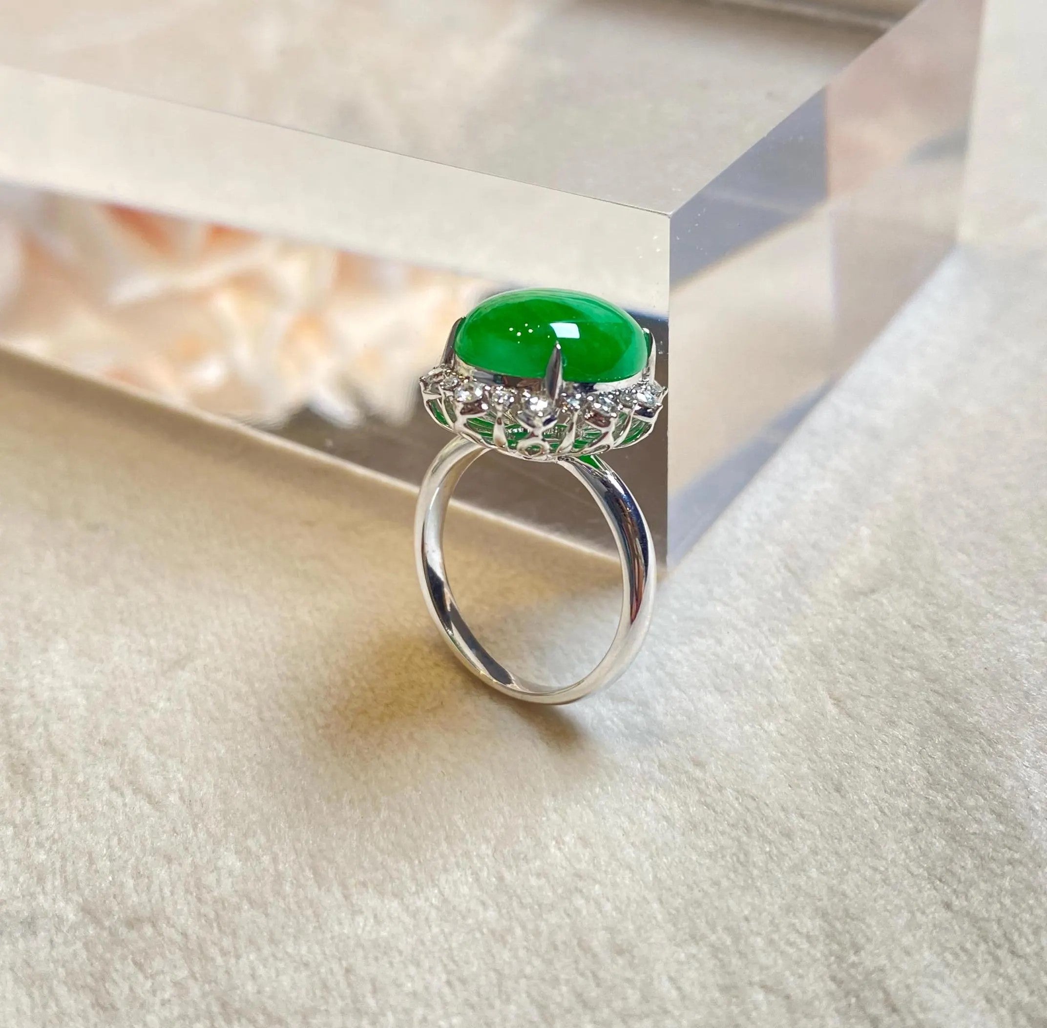 US6.25 Bright Apple Green Cabochon Jadeite Ring – 18k White Gold & Natural Diamonds