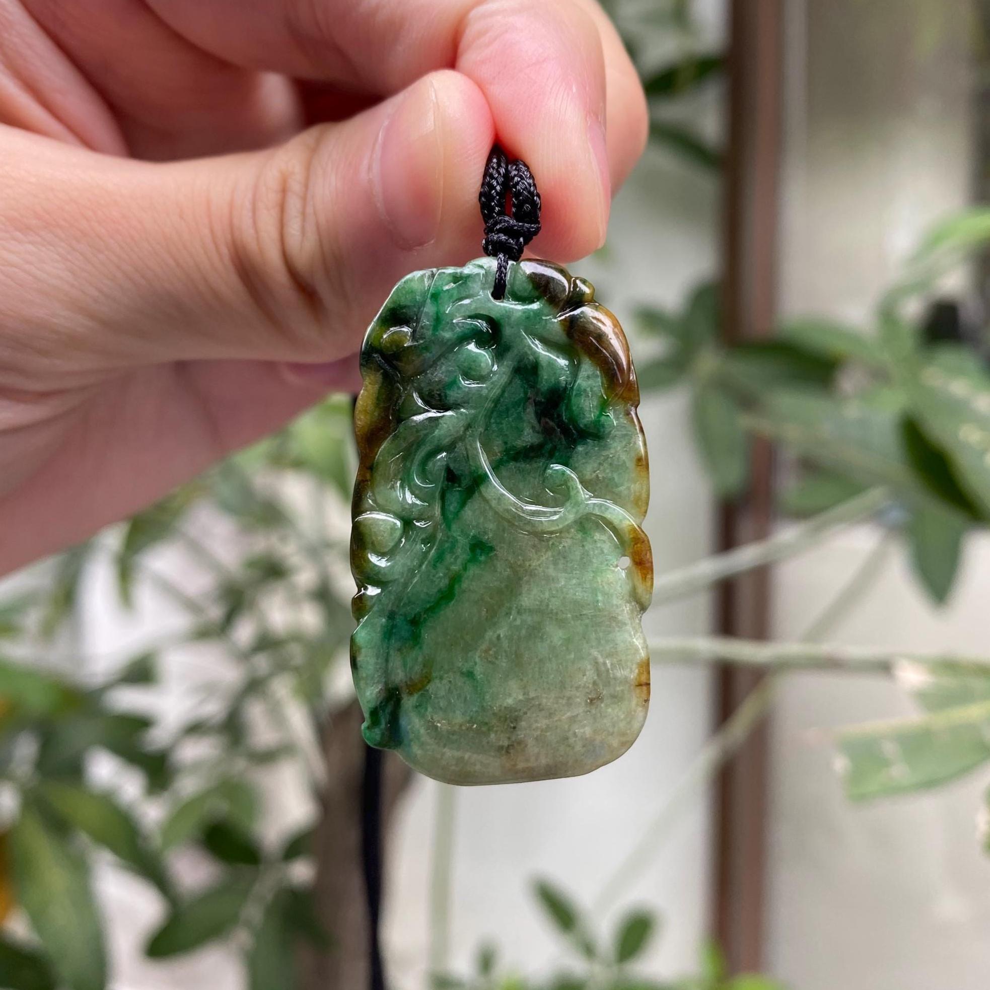 Natural Two-Tone Jade Hulu Pendant Carved with Ruyi & Bat (Fushu)