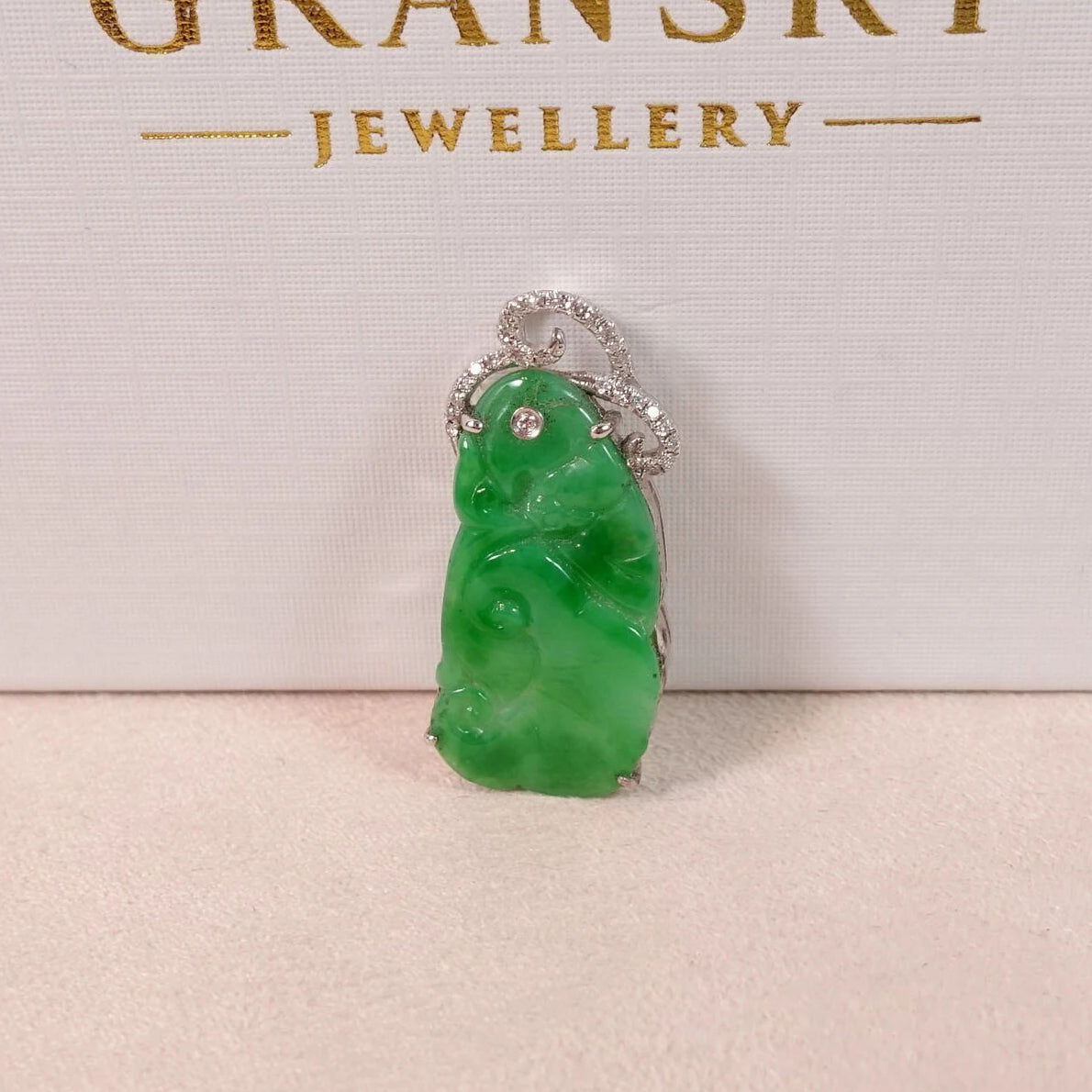 Bright Apple Green Carved Ruyi Jade Pendant – 18K Gold & Diamonds