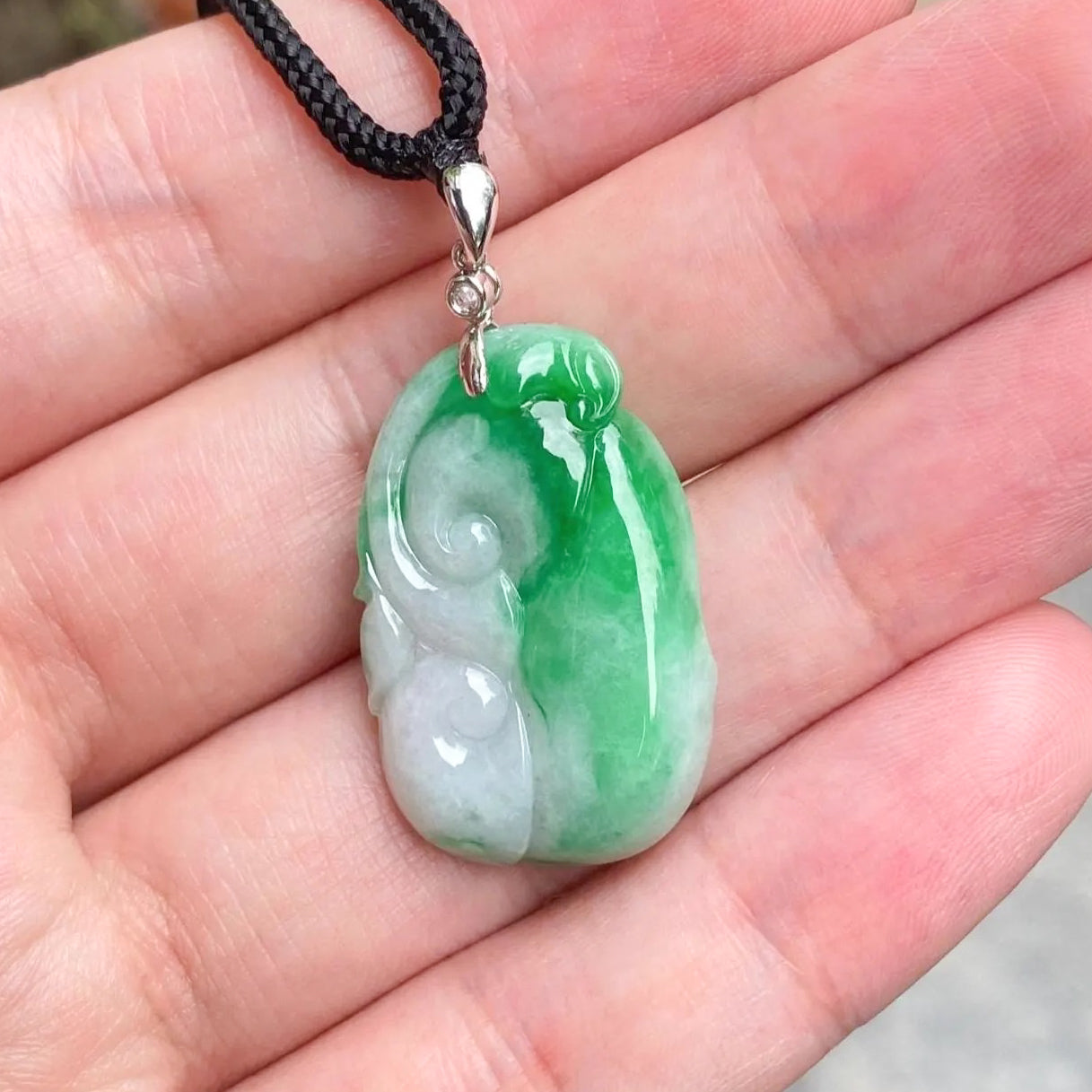18K White Gold Ruyi Jade Pendant – Natural Burmese Jadeite & Diamonds