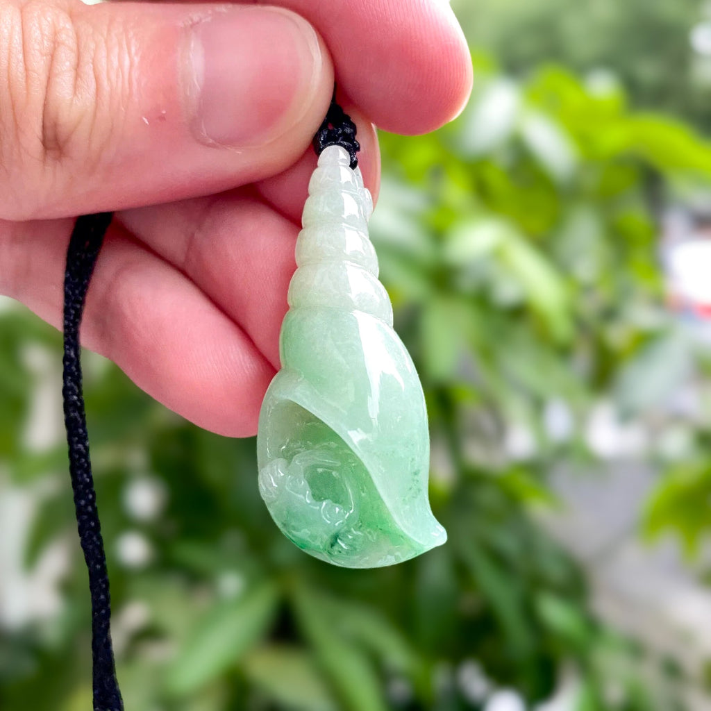 Gransky Tri-Colored Sea Shell Pendant - Handcrafted Ocean-Inspired Jewelry