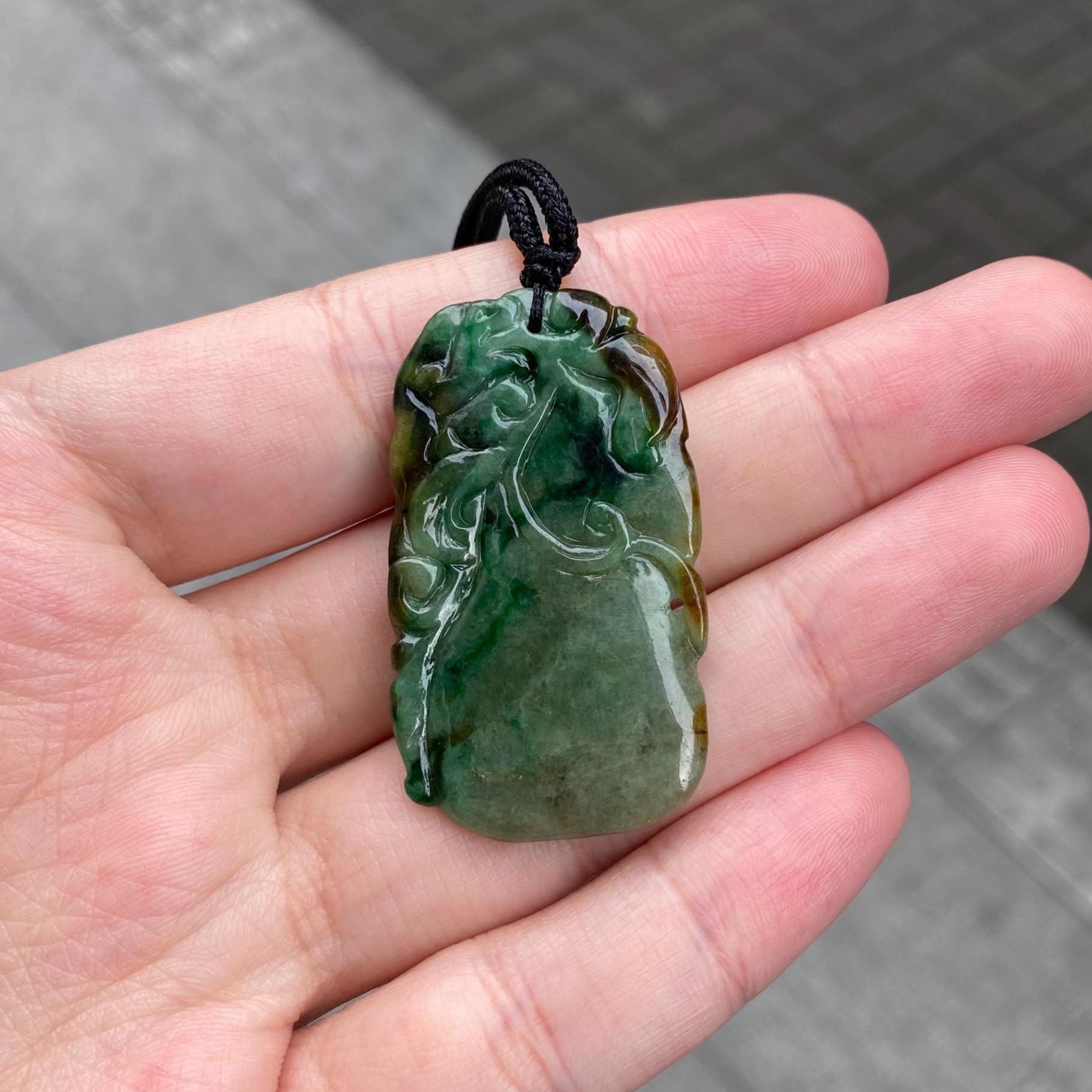 Natural Two-Tone Jade Hulu Pendant Carved with Ruyi & Bat (Fushu)