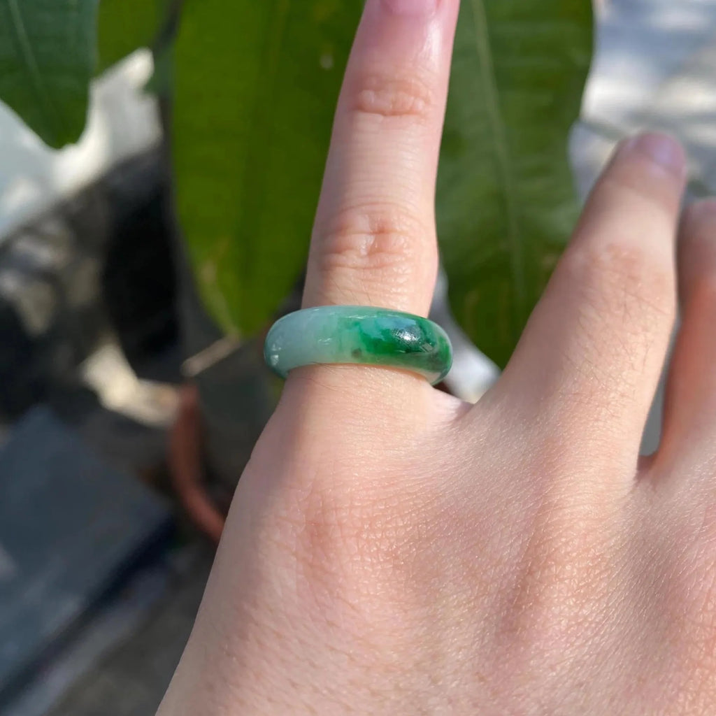 US 7 Gransky Natural Untreated Smooth Green Band Jade Ring