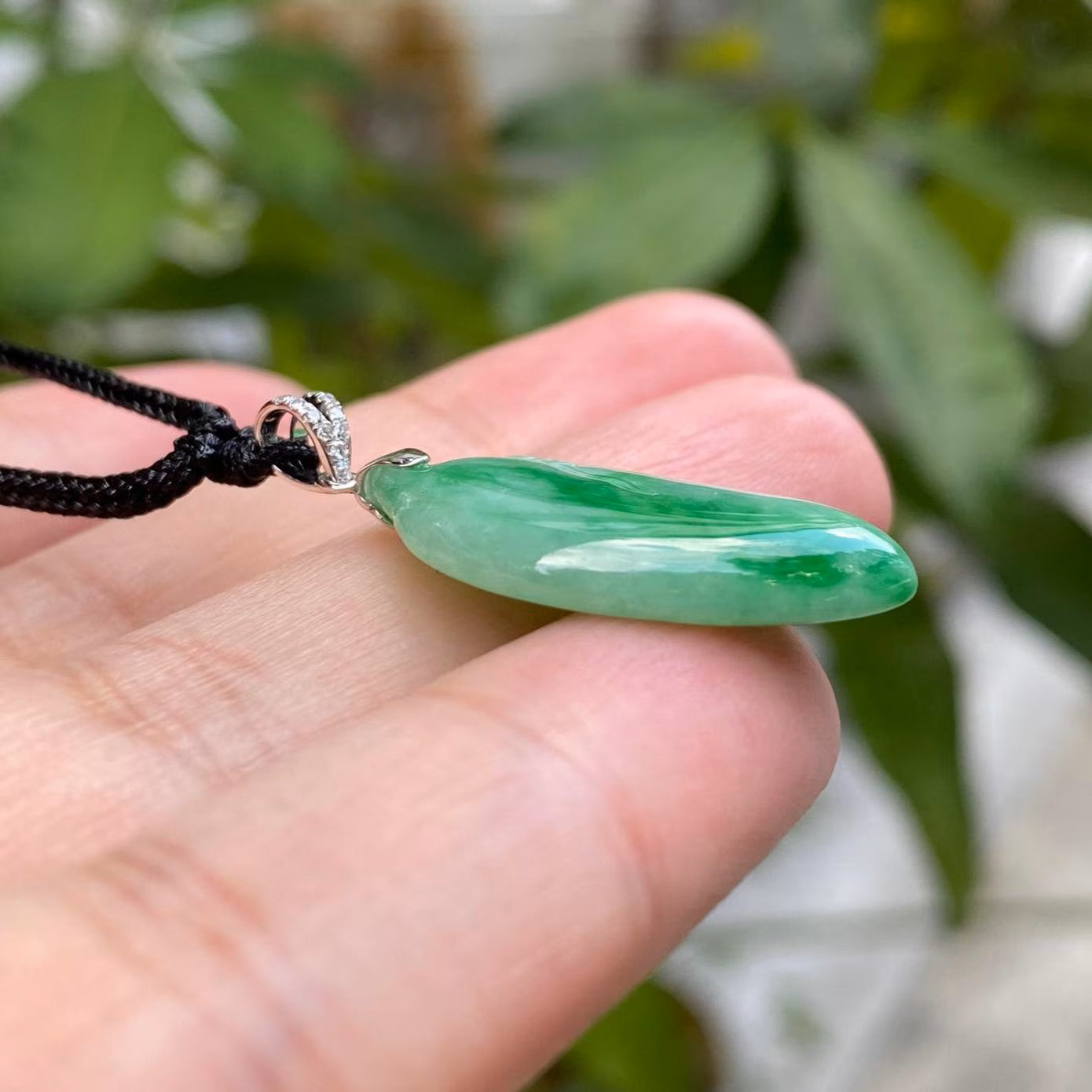 Vivid Green Burmese Jadeite Pepper Shape Pendant – 18K White Gold & Diamond