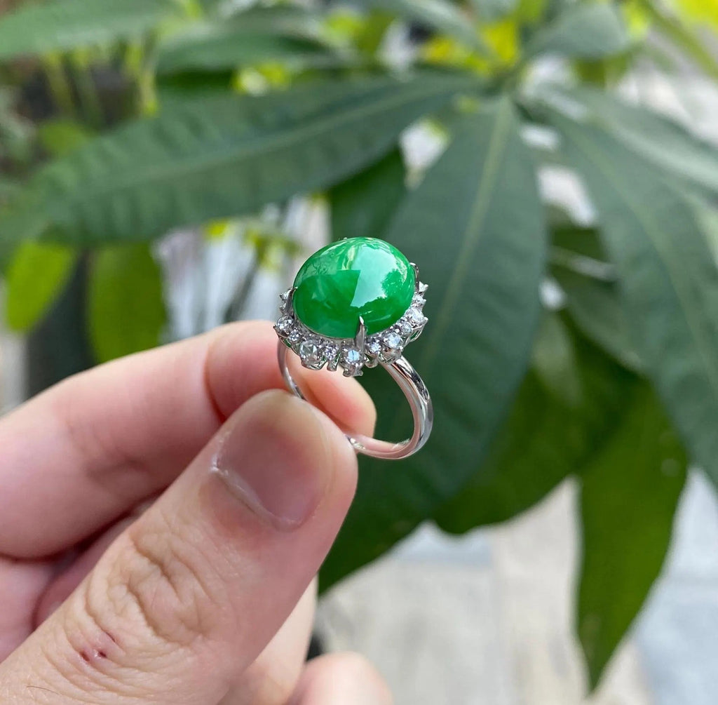 US6.25 Bright Apple Green Cabochon Jadeite Ring – 18k White Gold & Natural Diamonds