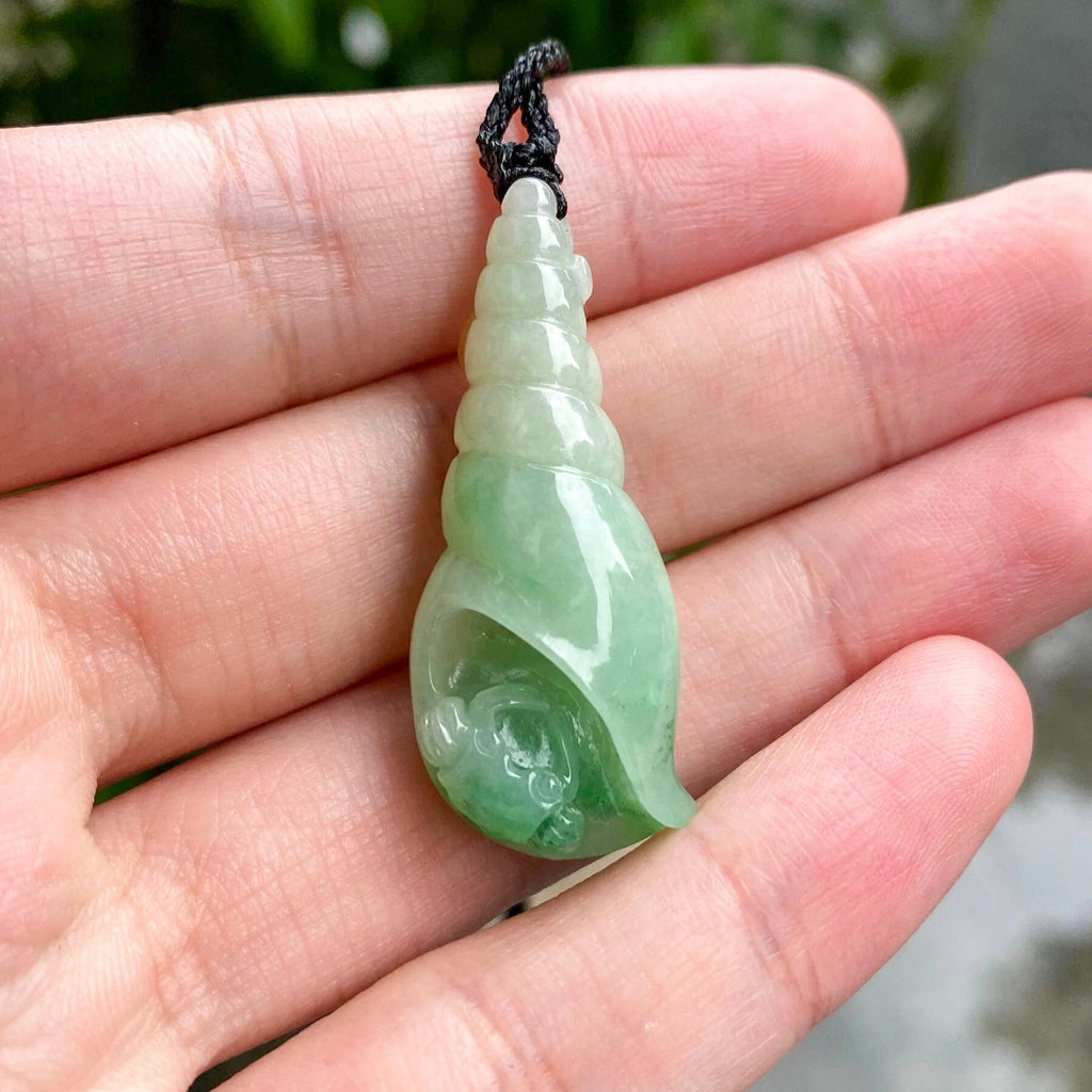 Gransky Tri-Colored Sea Shell Pendant - Handcrafted Ocean-Inspired Jewelry