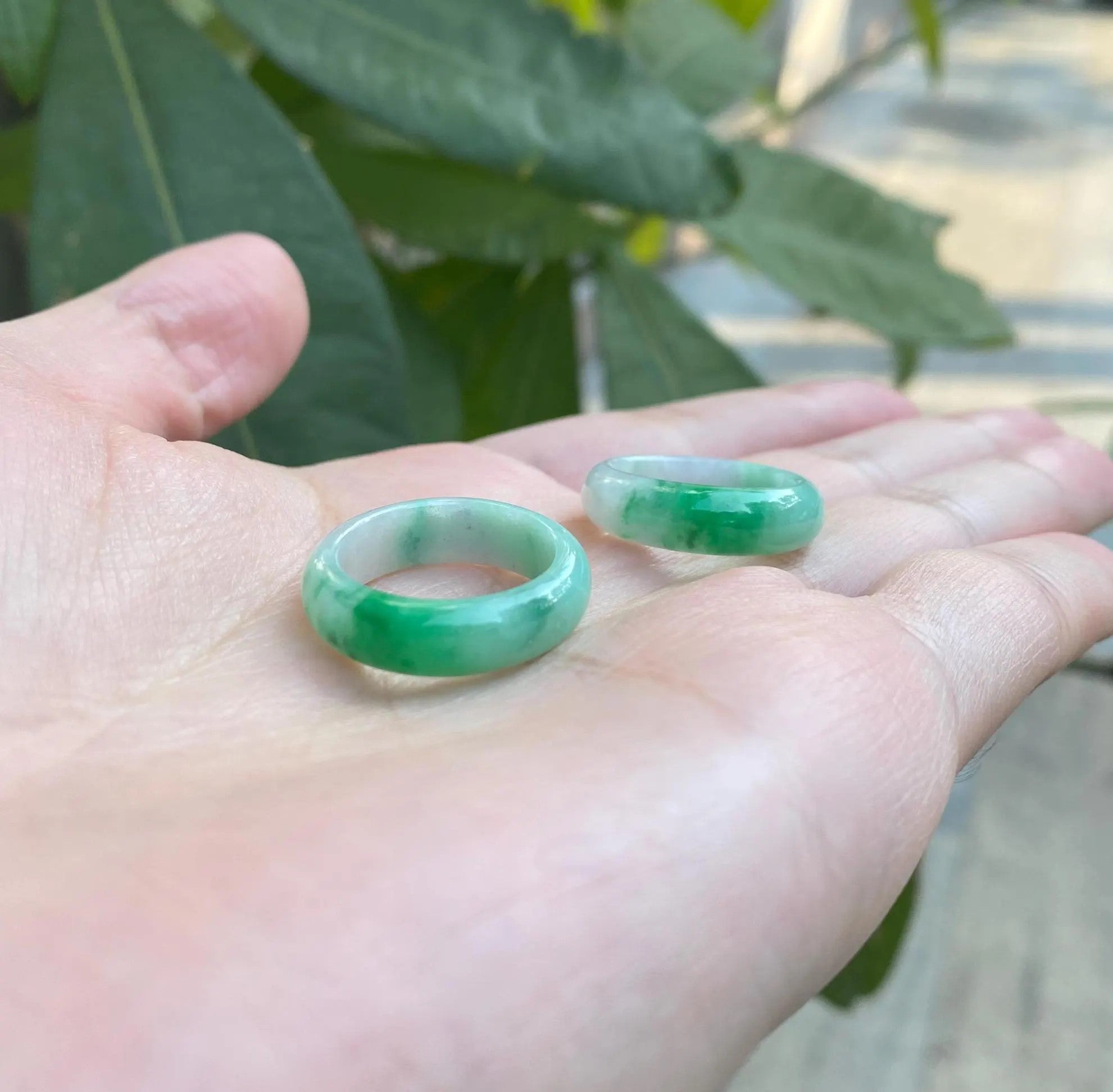 Gransky Untreated Smooth Green Band Jade Ring