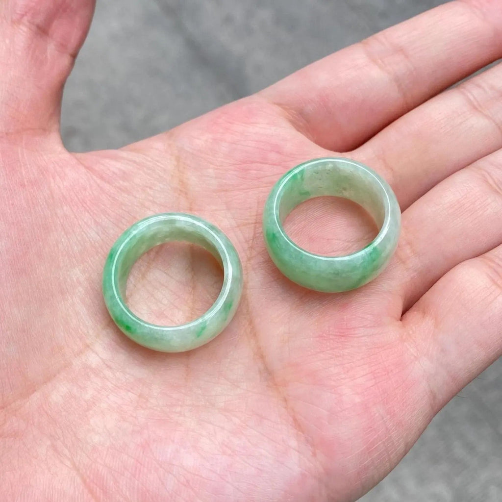 US9.25 Gransky Untreated Smooth Green Band Jade Ring