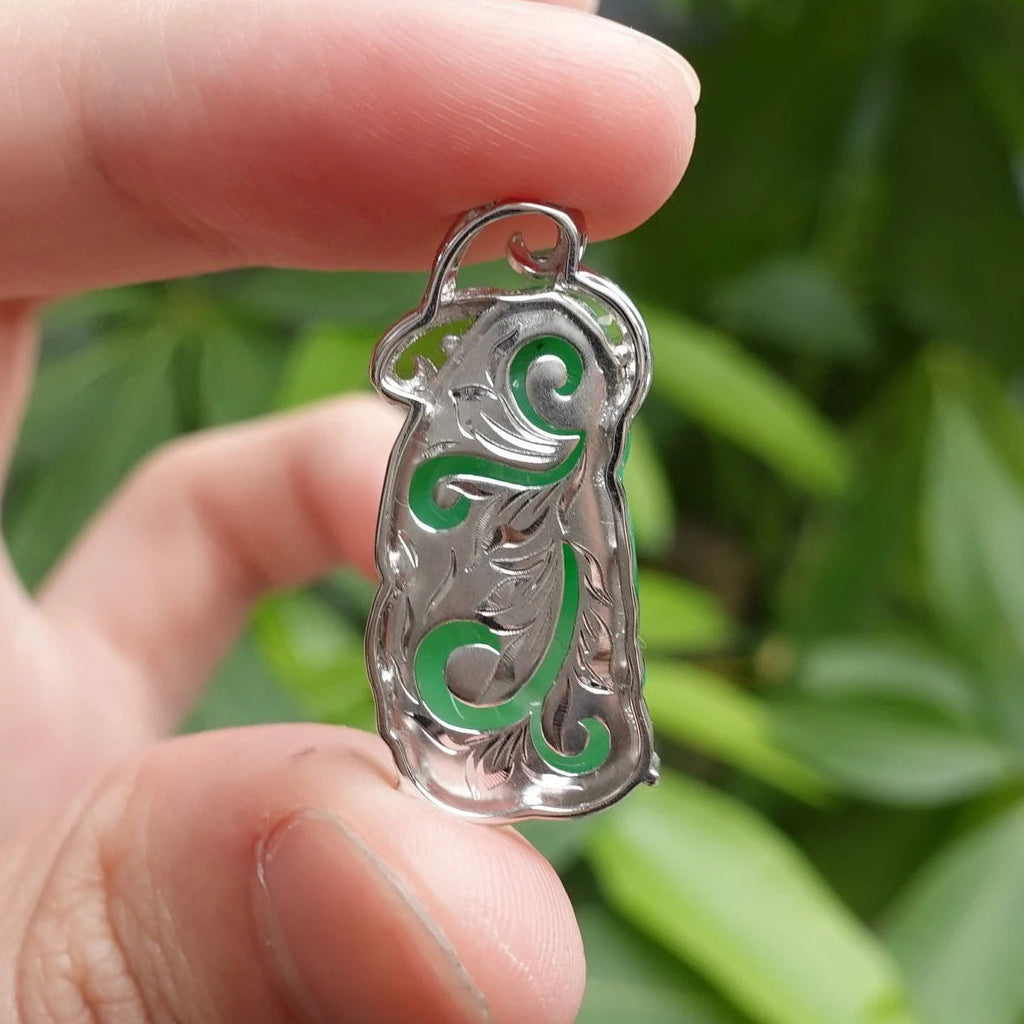 Bright Apple Green Carved Ruyi Jade Pendant – 18K Gold & Diamonds