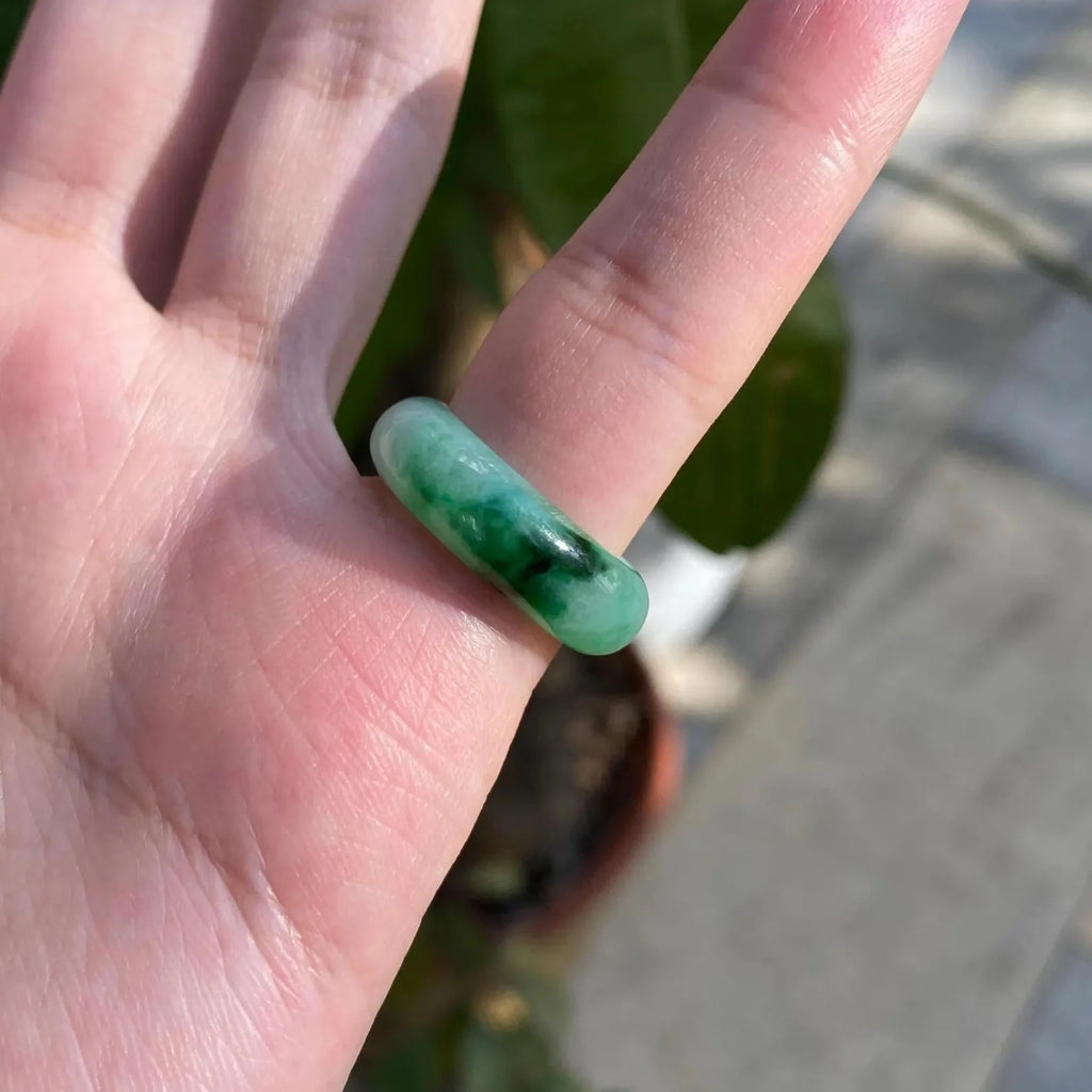 US 7 Gransky Natural Untreated Smooth Green Band Jade Ring