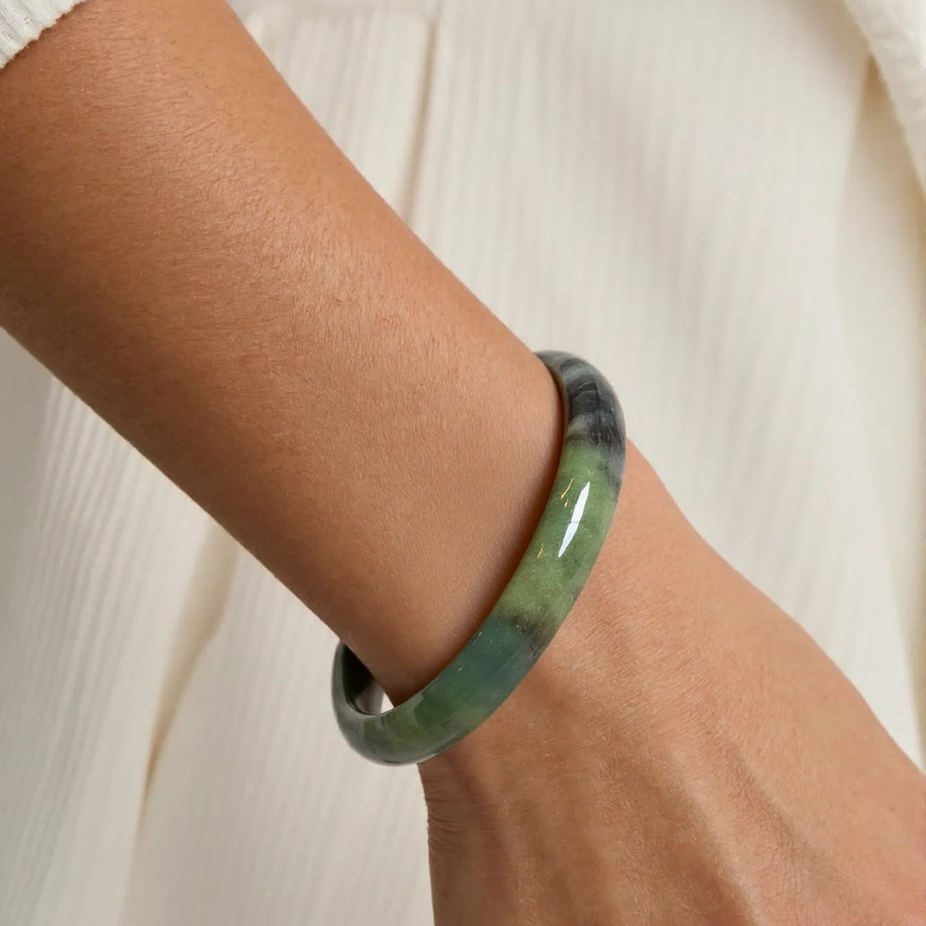 58-60mm Green and Black Jadeite Flat Bangle Bracelet