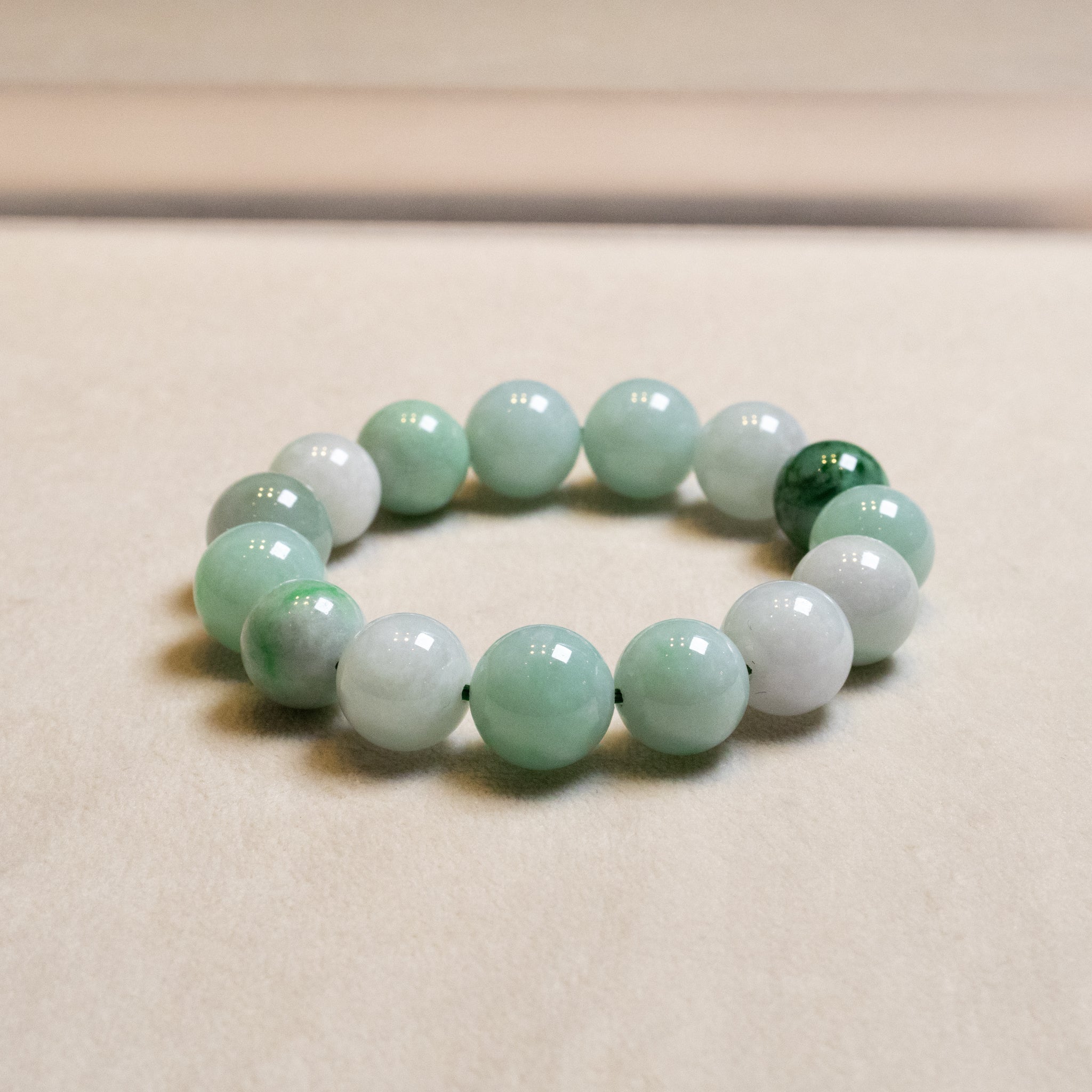 Handcrafted Green Jade Beaded Bracelet – Stretchy 18cm with 15 Natural Jade Beads