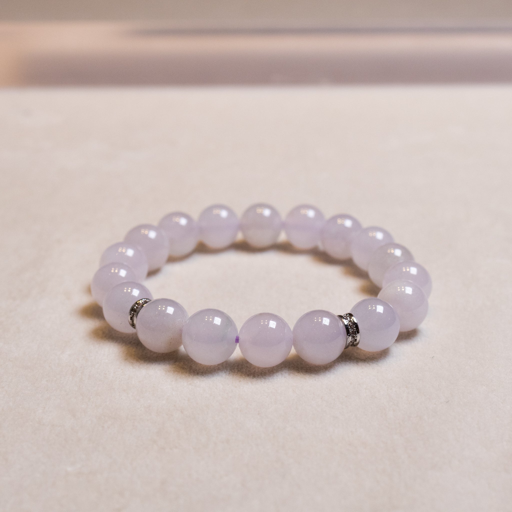 Stunning White Jadeite Beaded Bracelet – 9.5mm Translucent Jade Beads with Gold-Plated Diamond Partitions, 17cm Length