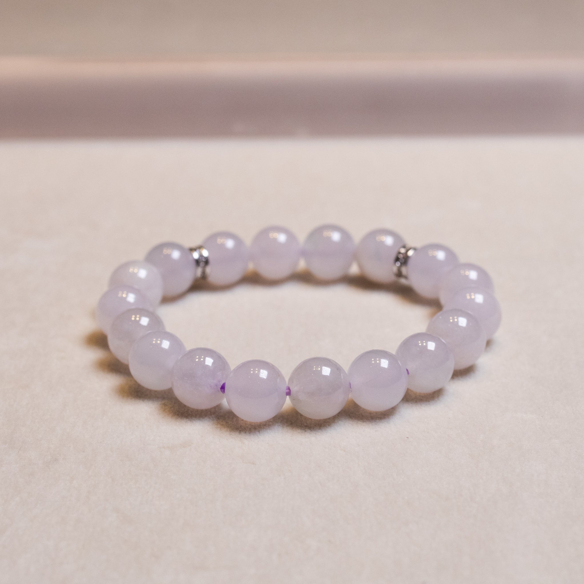 Stunning White Jadeite Beaded Bracelet – 9.5mm Translucent Jade Beads with Gold-Plated Diamond Partitions, 17cm Length