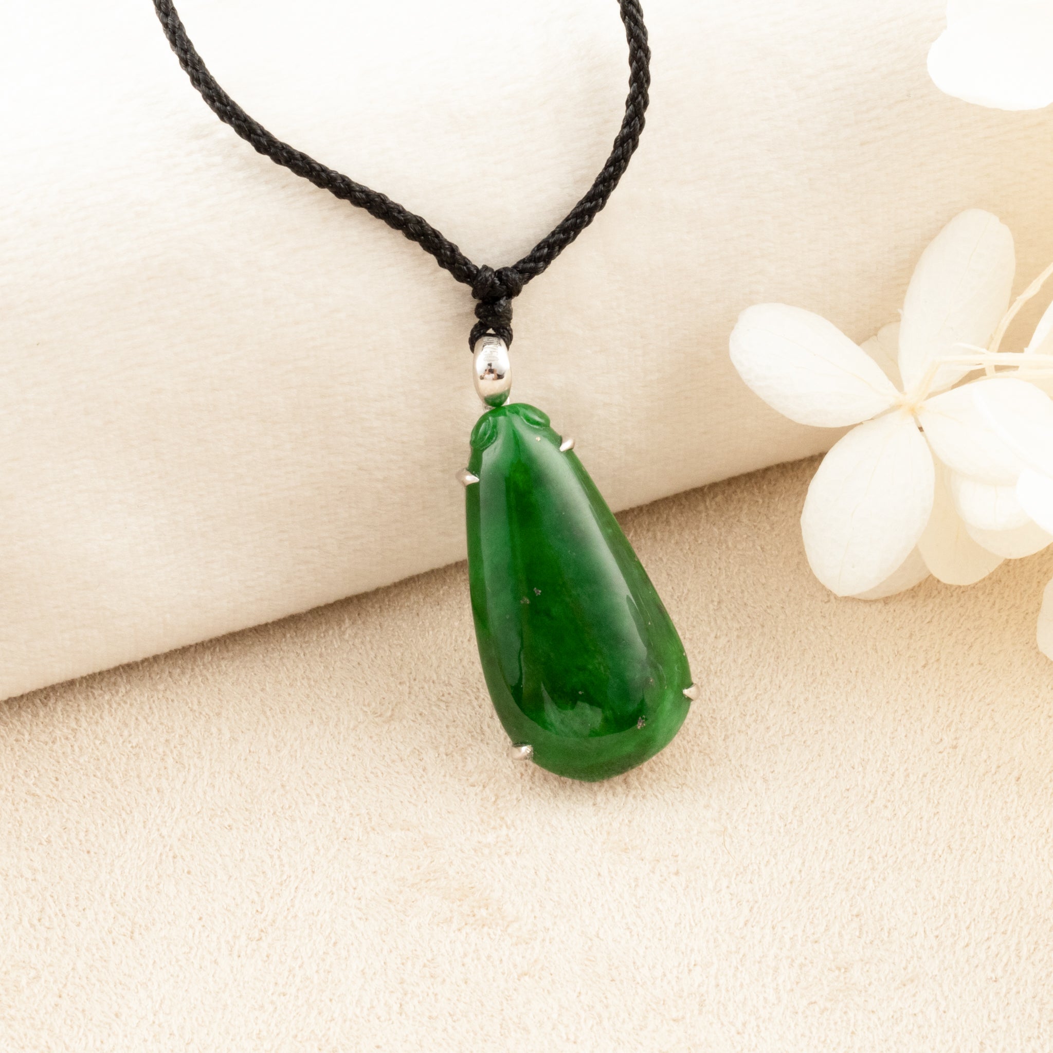 Handmade Carving Melon Shape Jade Pendant Necklace
